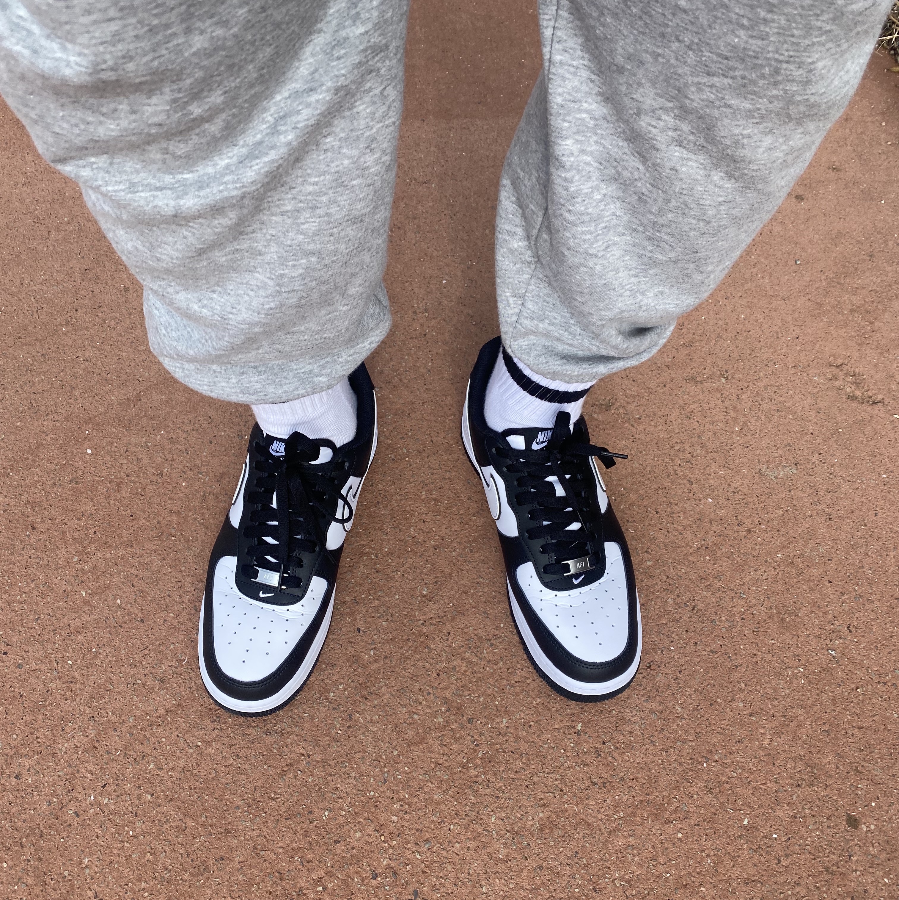 Nike Air Force 1 '07 Black White 착용 스타일