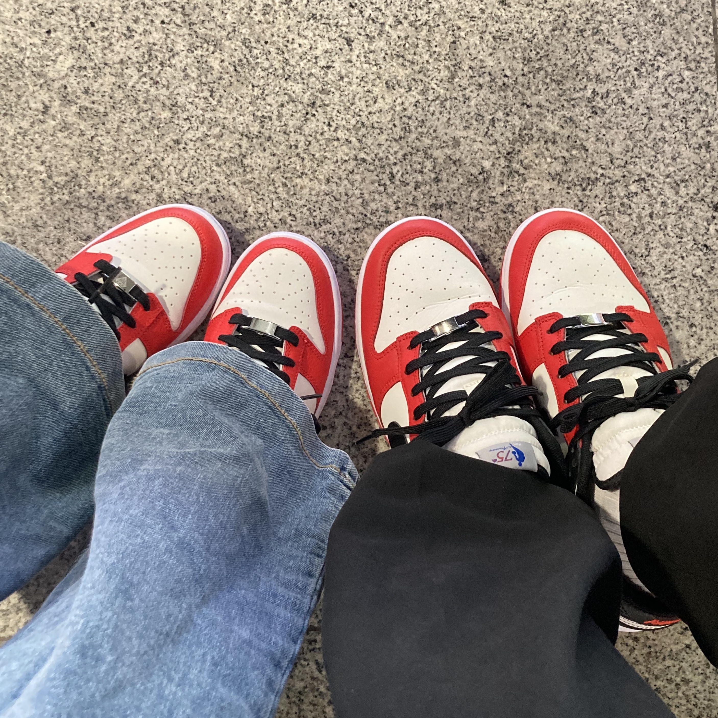 (GS) Nike x NBA Dunk Low Black and Chile Red 착용 스타일