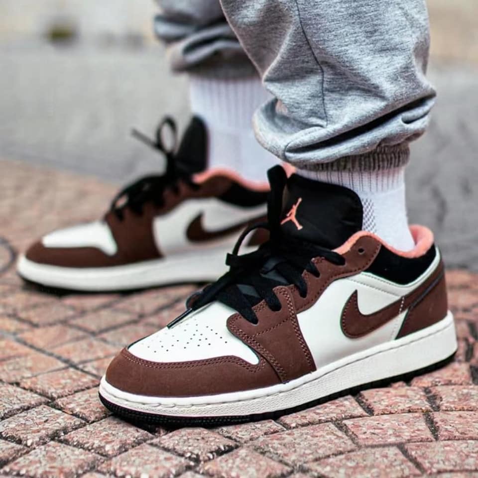 Jordan 1 Low SE Chocolate Bliss 착용 스타일