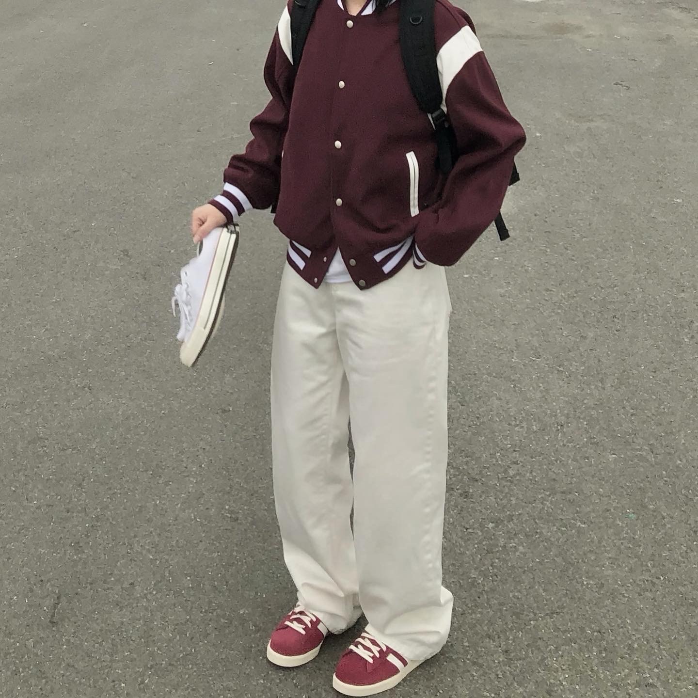 Adidas x Sporty & Rich Campus 80s Collegiate Burgundy Chalk White 착용 스타일 - 1