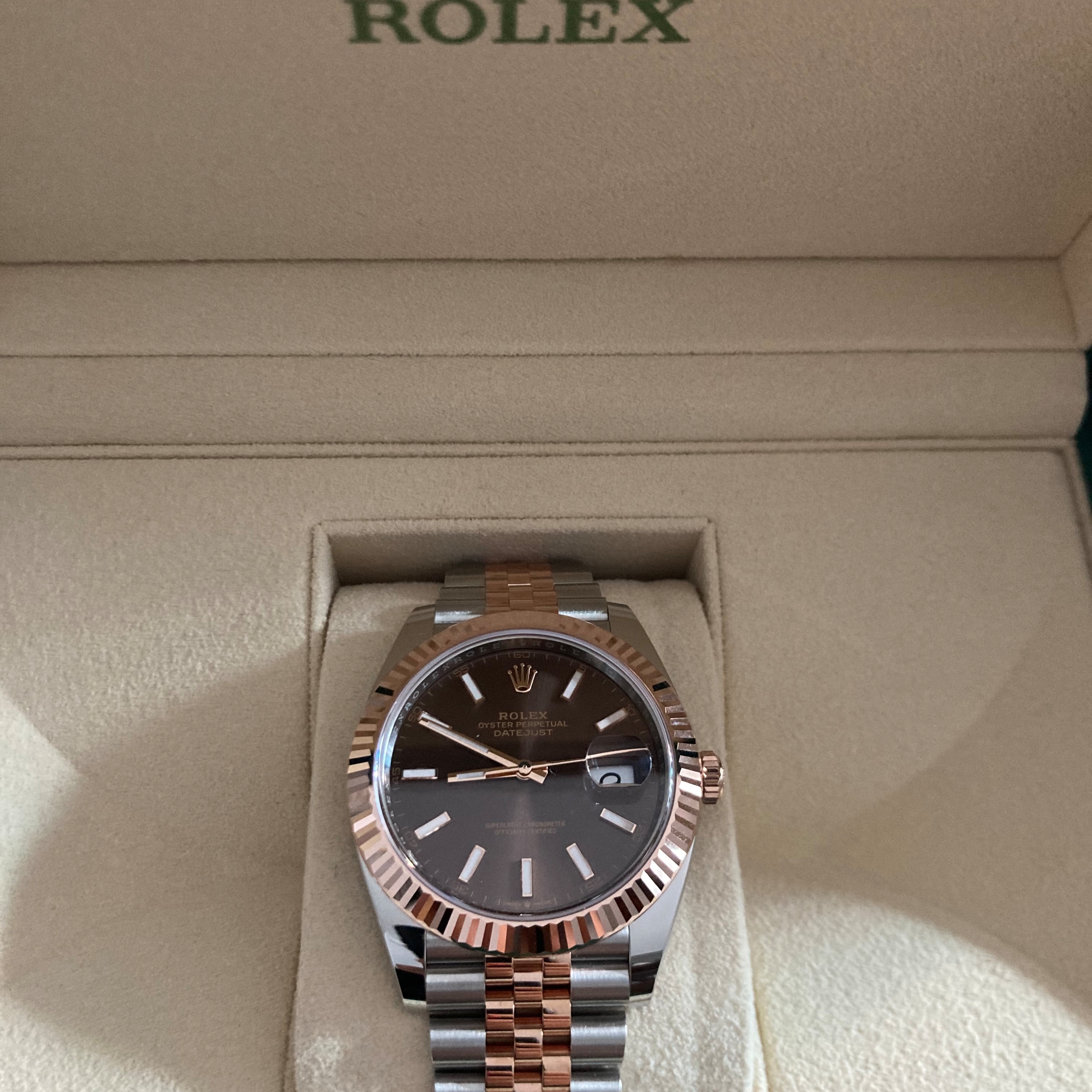 Rolex Datejust 41mm 126331 Chocolate Jubilee 착용 스타일 - 1