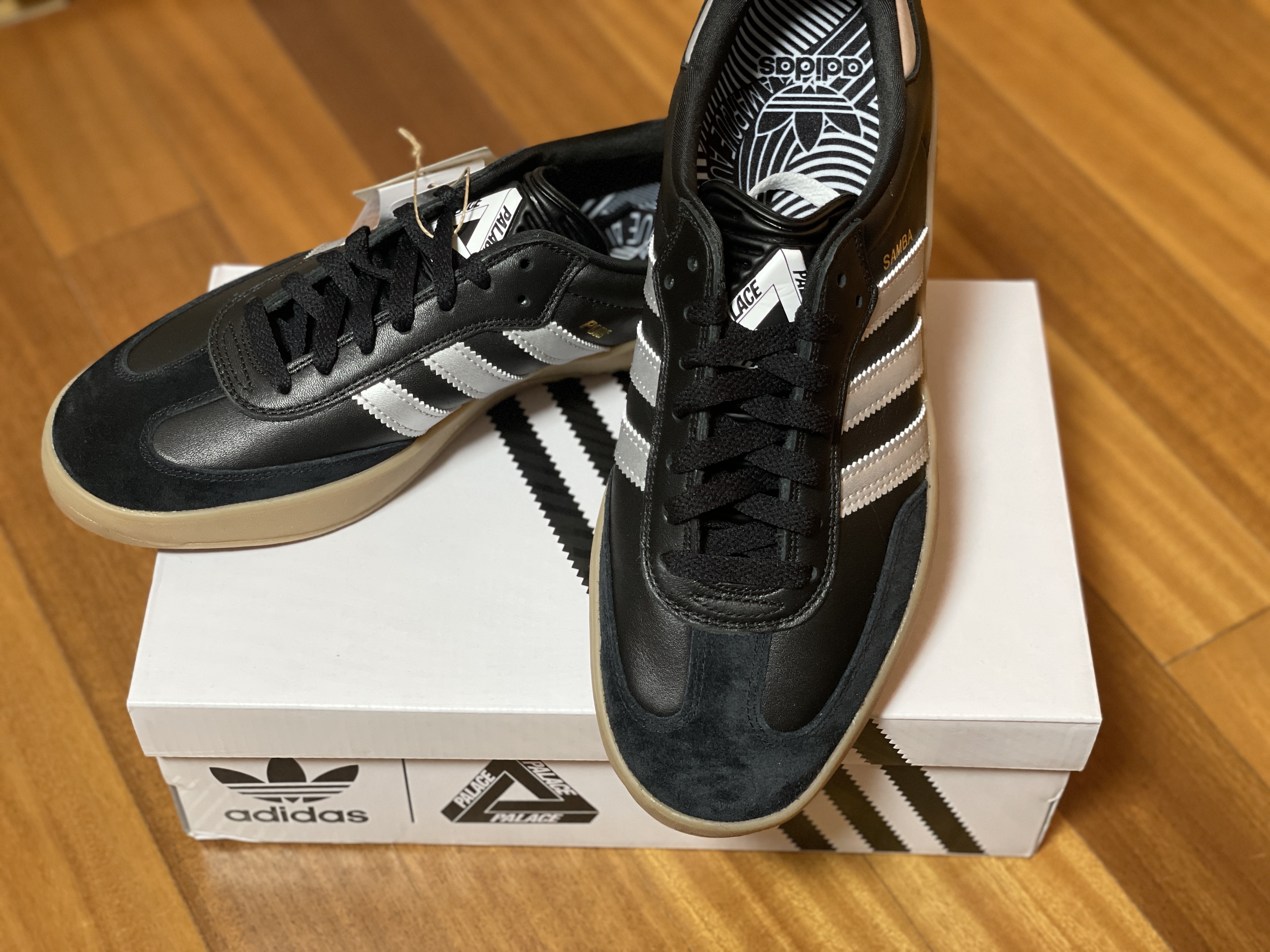 Adidas x Palace Samba Black Silver, Adidas Samba ADV Black 착용 스타일 - 1