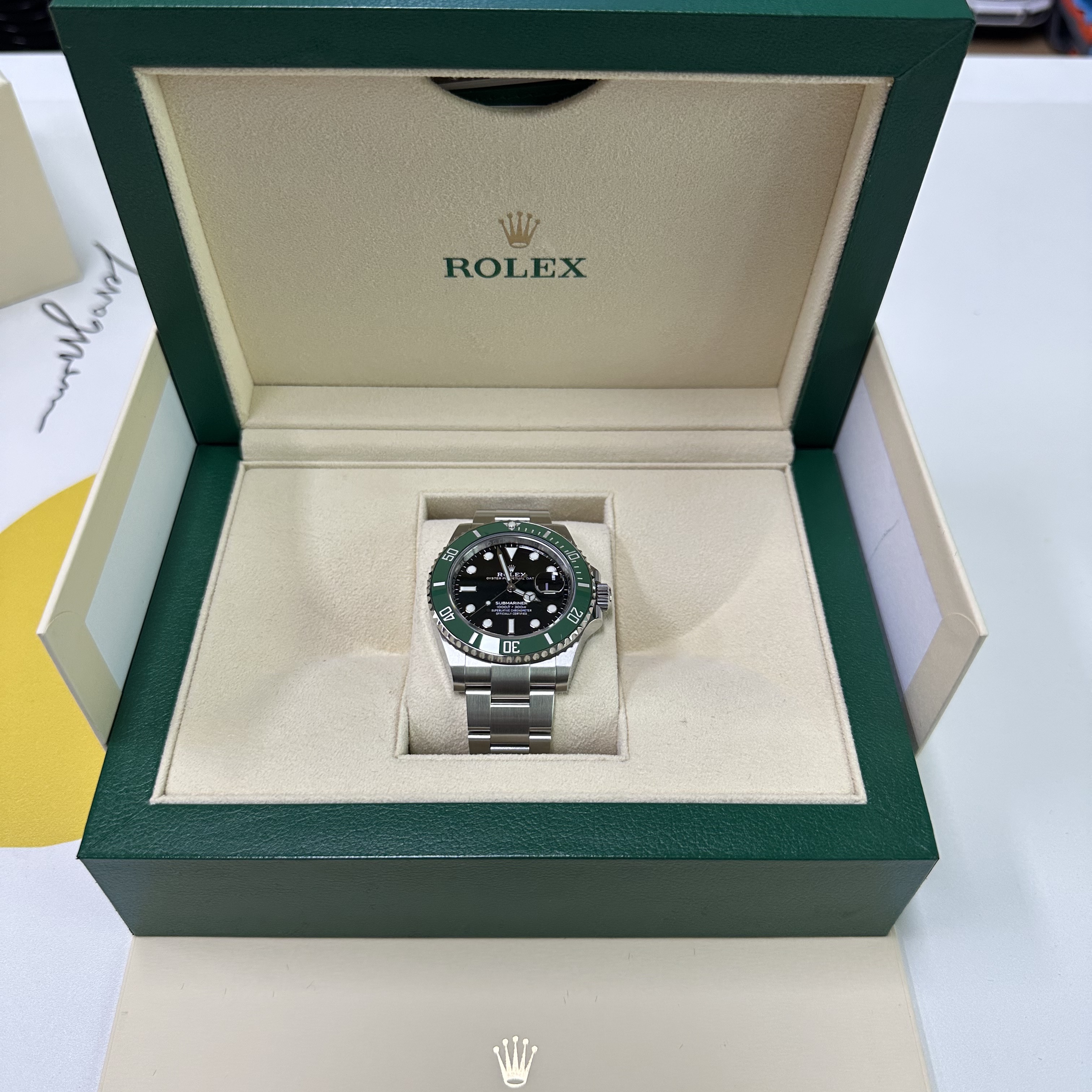 Rolex Submariner Date 41mm 126610LV Black Oyster 착용 스타일