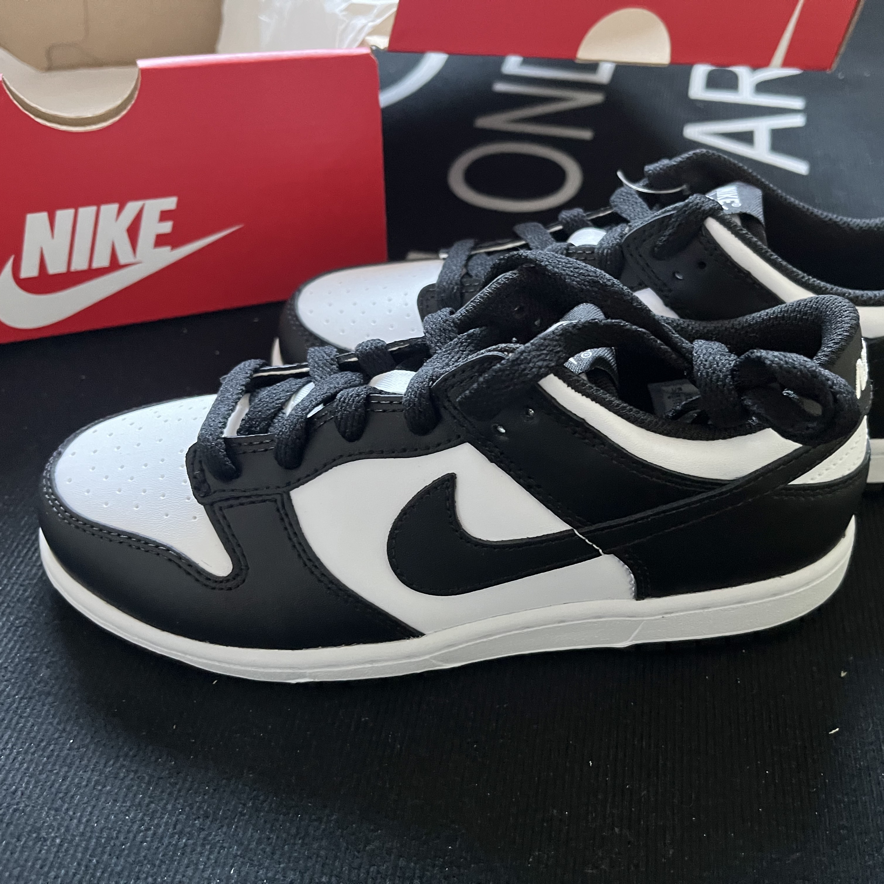 (GS) Nike Dunk Low Black 착용 스타일