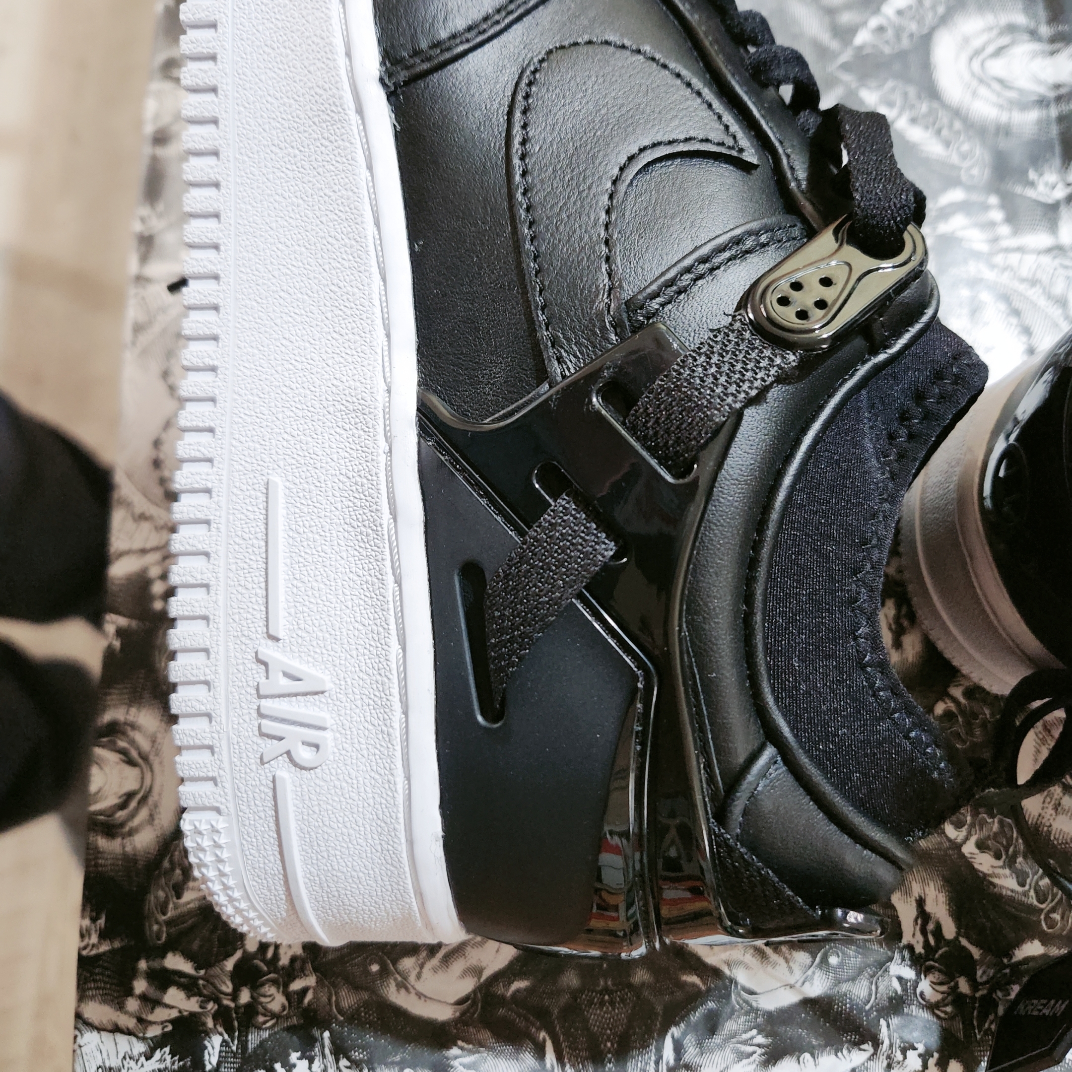 Nike x Undercover Air Force 1 Low SP Black 착용 스타일 - 2