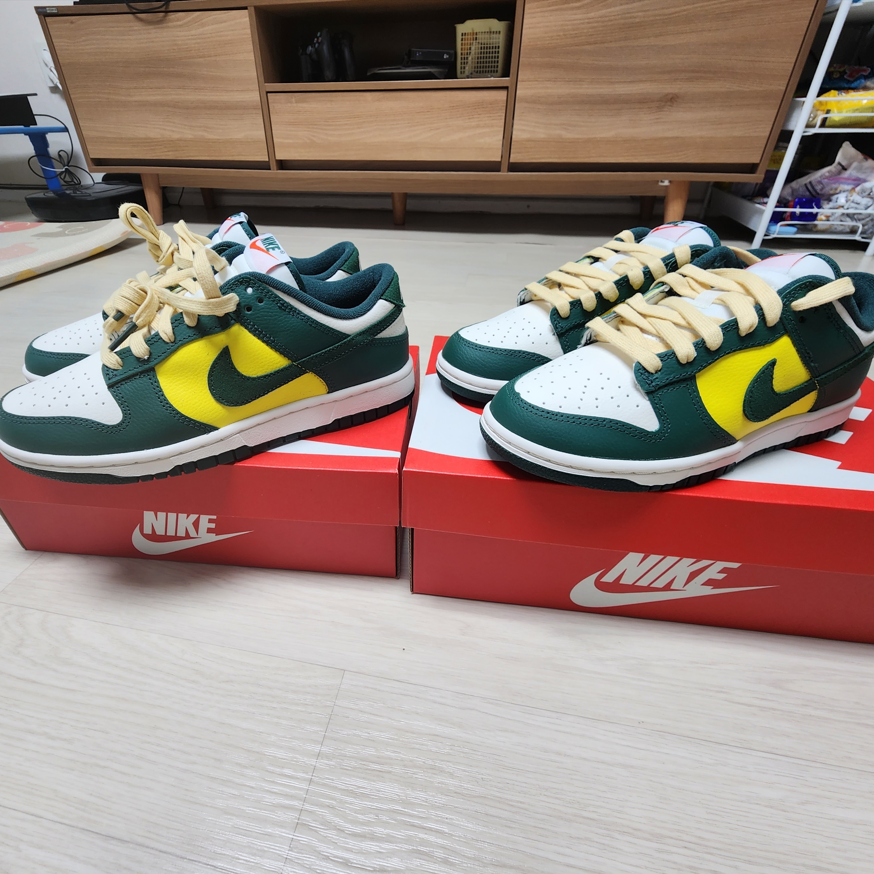 (W) Nike Dunk Low SE Opti Noble Green 착용 스타일 - 1