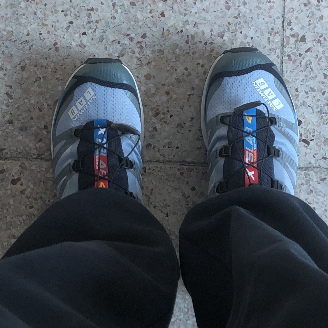Salomon XT-4 Stormy Weather 착용 스타일