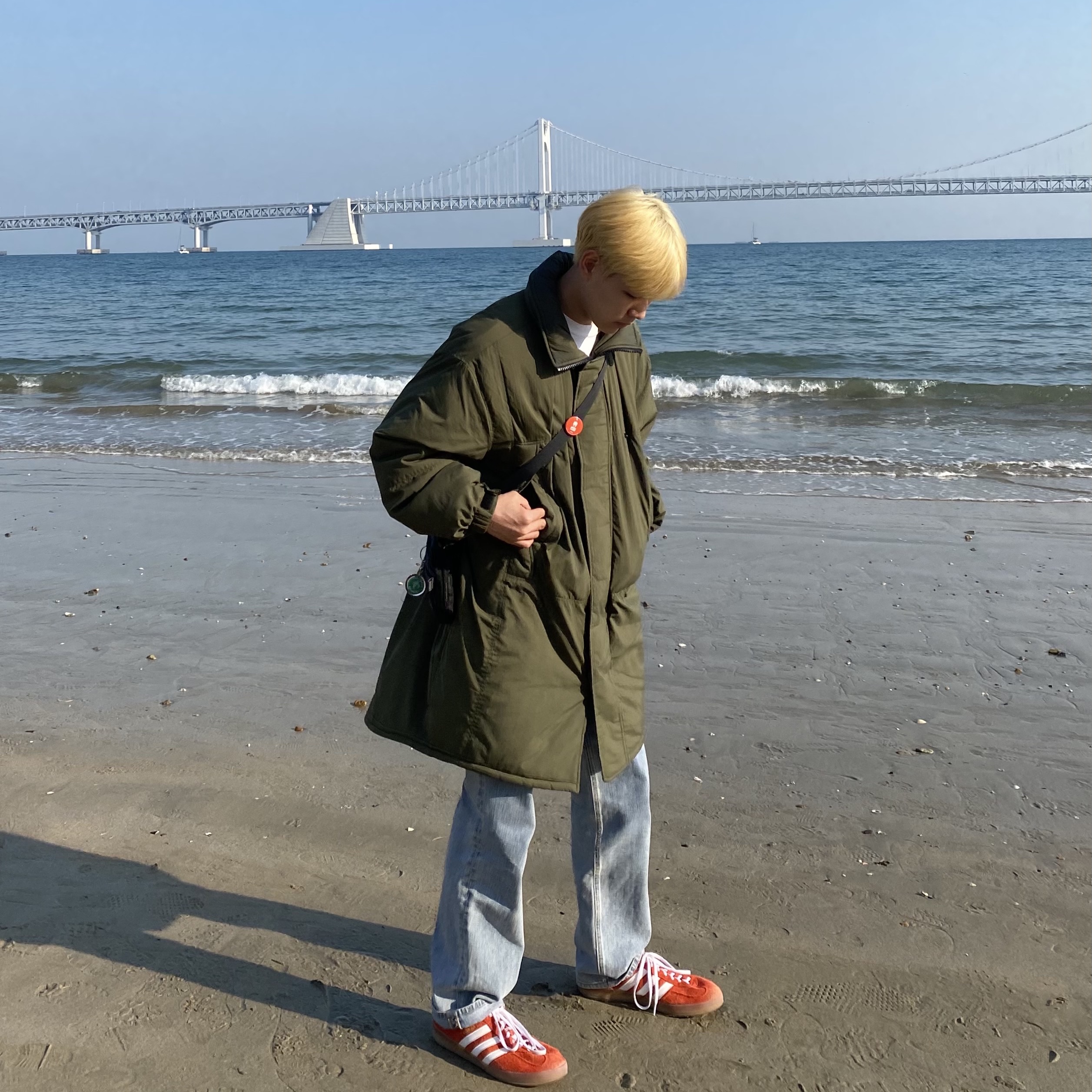 (W) Adidas Gazelle Indoor Bold Orange Cloud White 착용 스타일