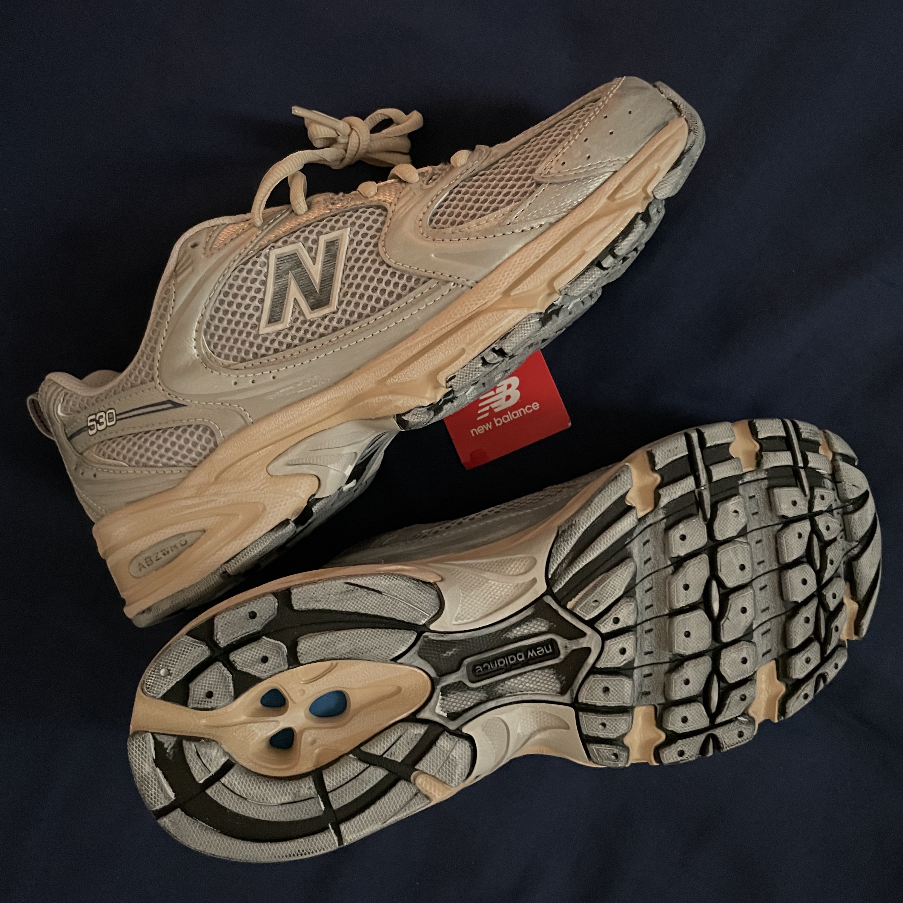 New Balance 530 Vintage Metallic Silver 착용 스타일 - 1