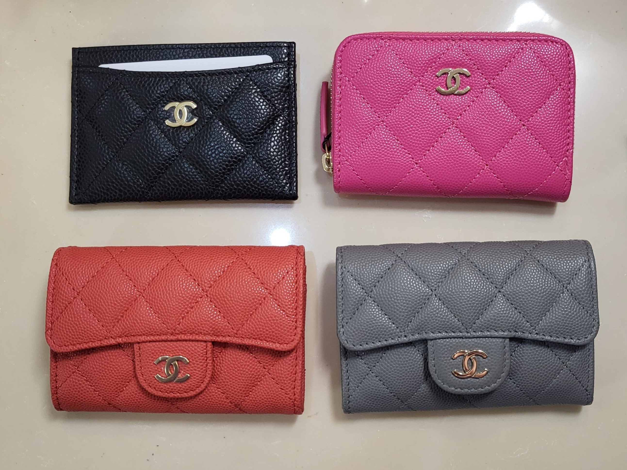 Chanel Classic Card Holder Grained Calfskin & Gold Black 착용 스타일