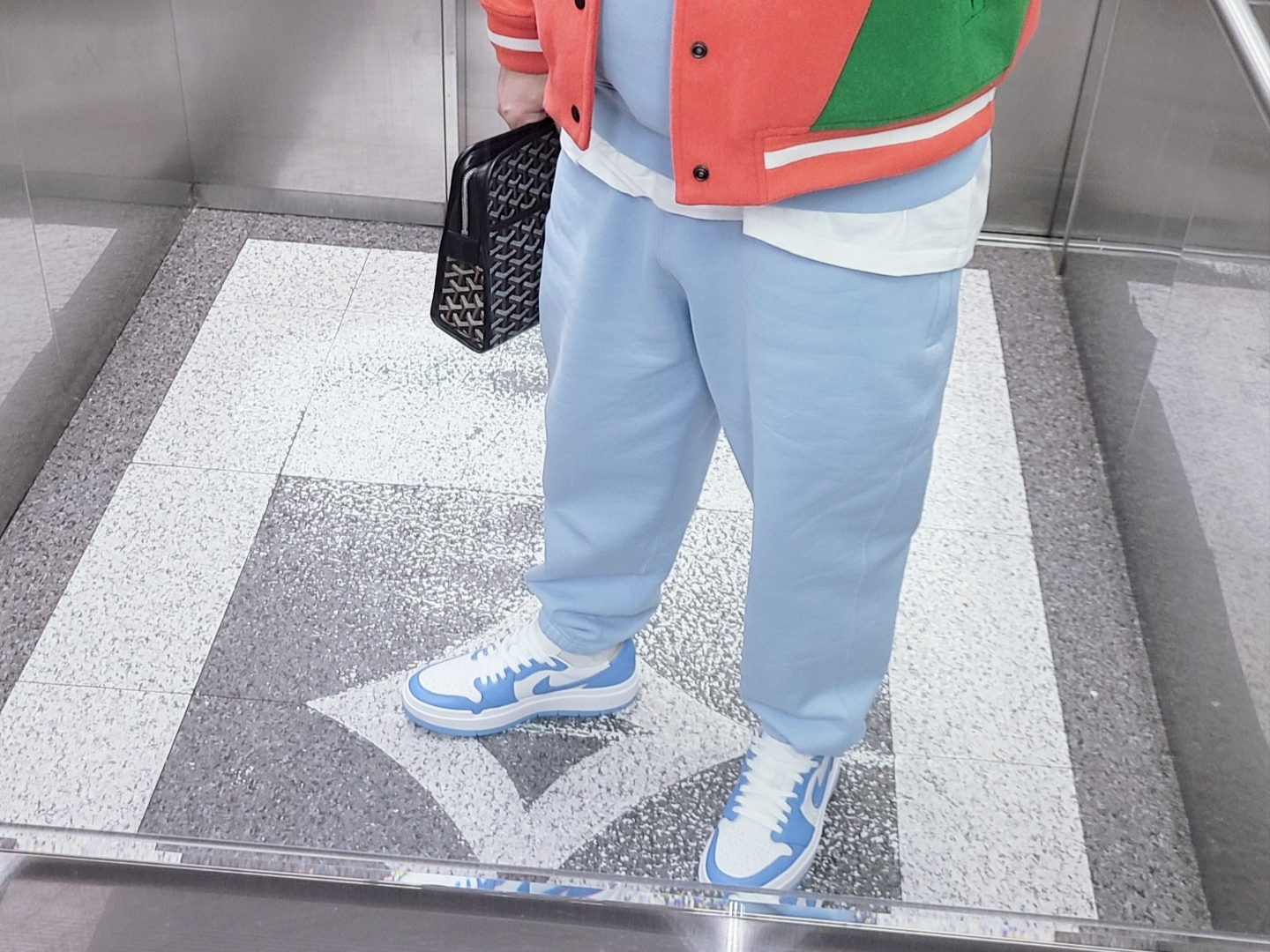 (W) Jordan 1 Elevate Low SE University Blue, Nike NRG Solo Swoosh Fleece Pants Psychic Blue - US/EU 착용 스타일 - 3