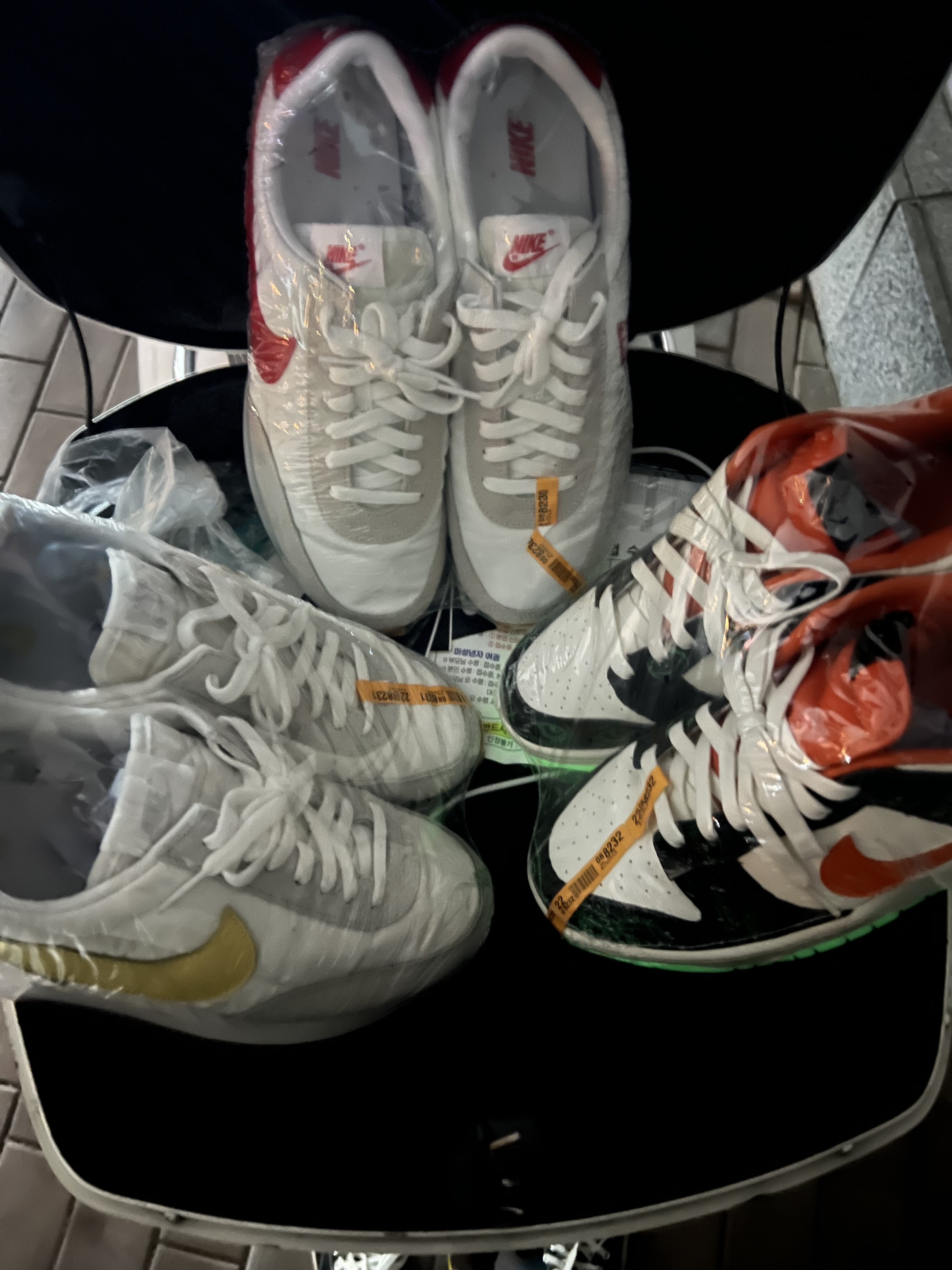 (W) Nike Daybreak Summit White University Red, Nike Dunk Low Retro PRM Halloween 착용 스타일