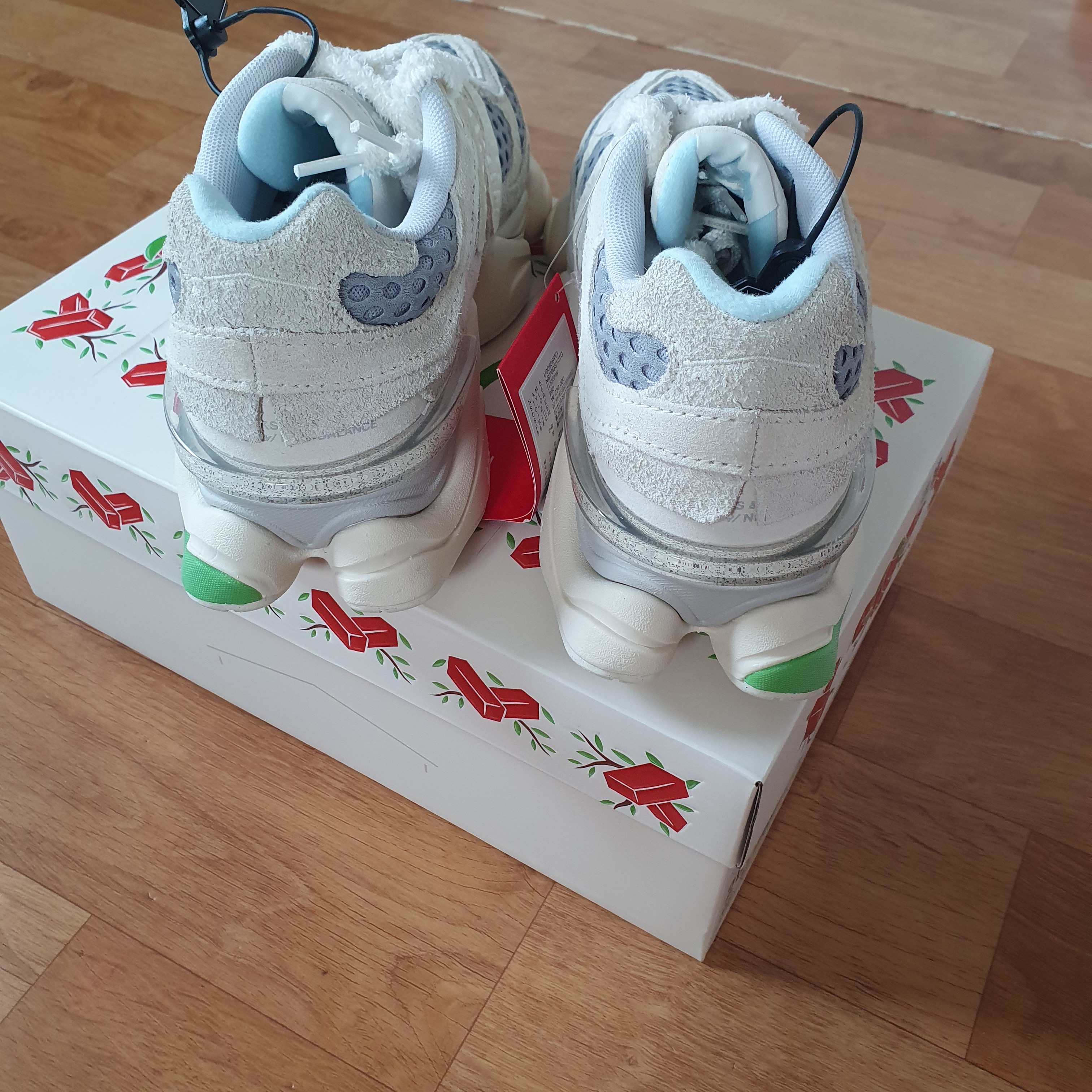 New Balance x Bricks & Wood 9060 Angora Rain Cloud 착용 스타일 - 4