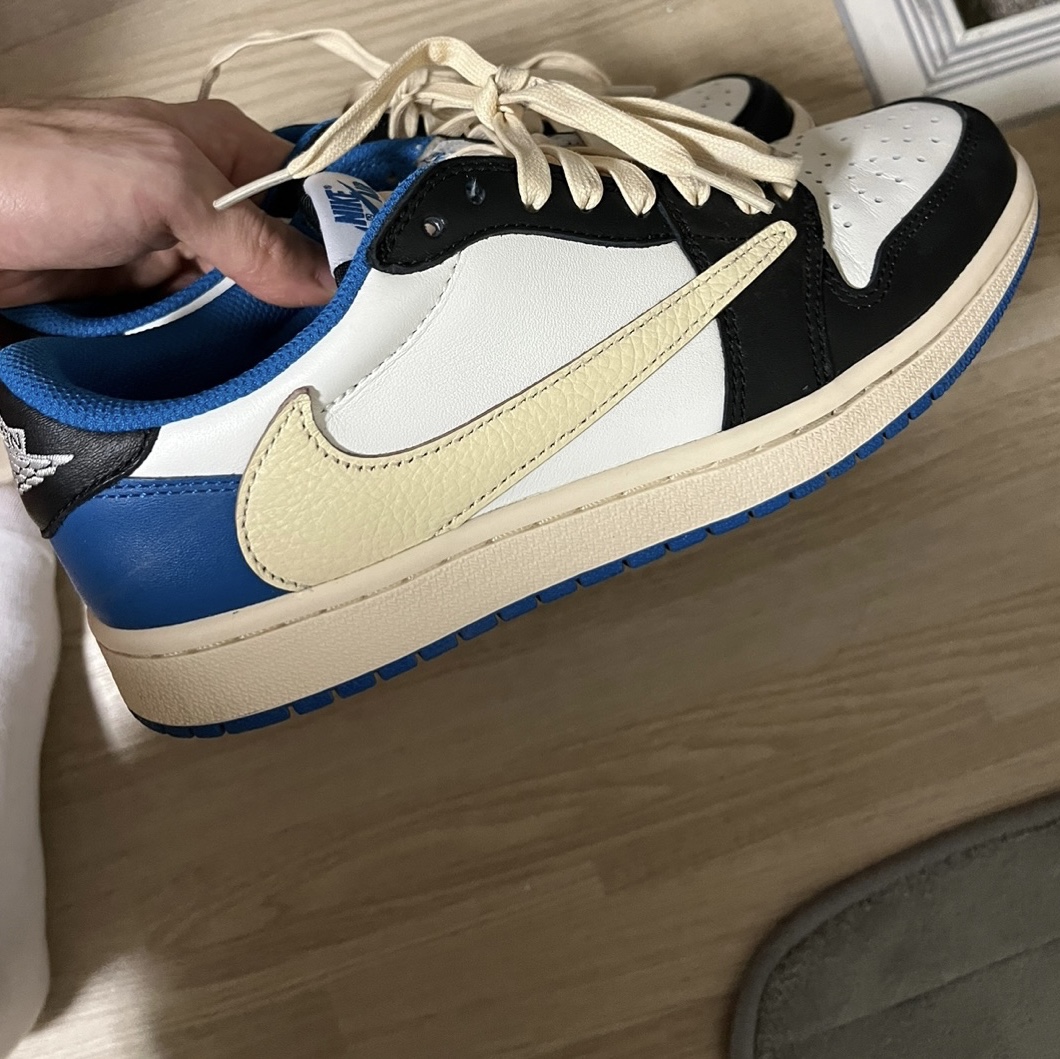 Jordan 1 x Travis Scott x Fragment Retro Low OG SP Military Blue 착용 스타일
