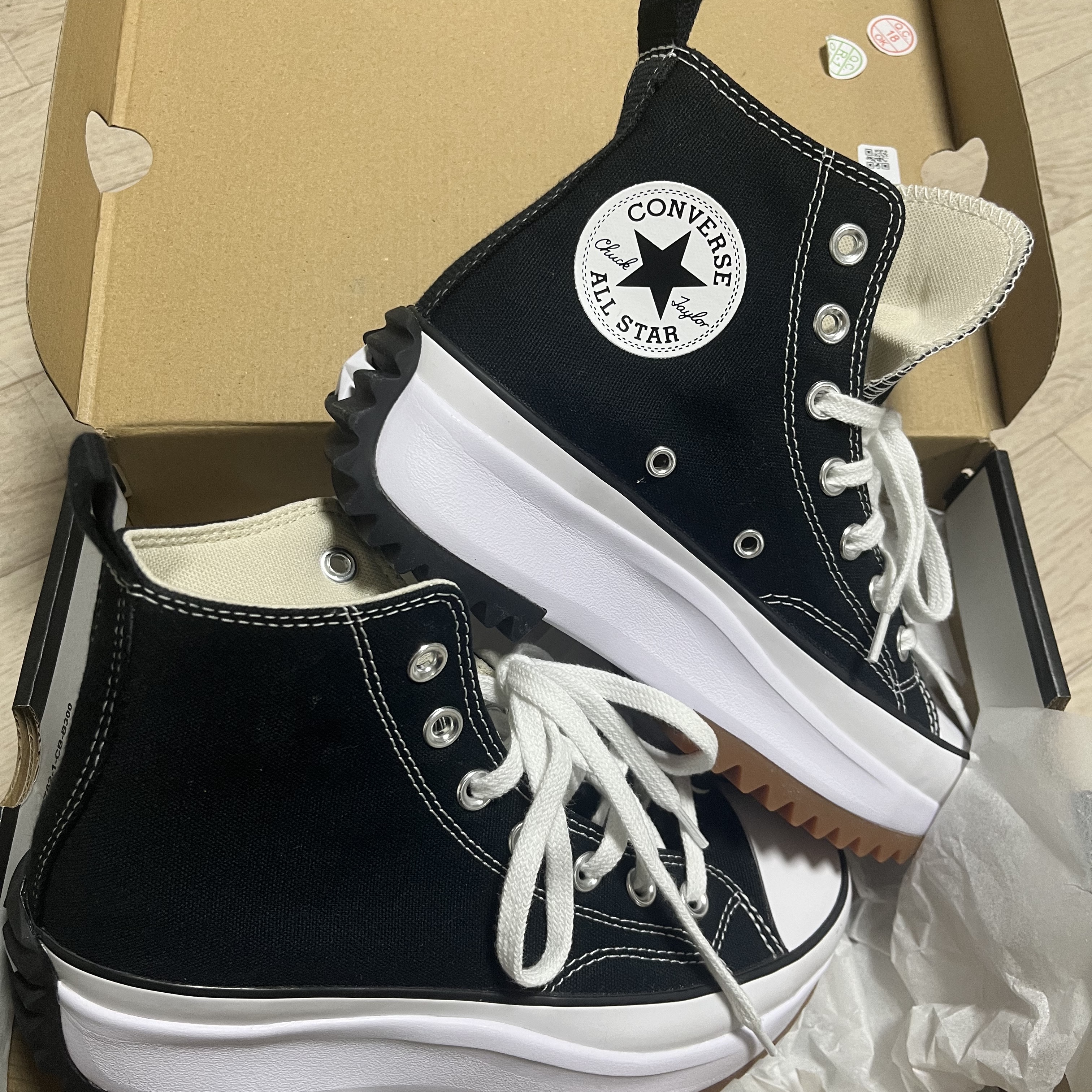 Converse Run Star Hike Hi Black White Gum 착용 스타일