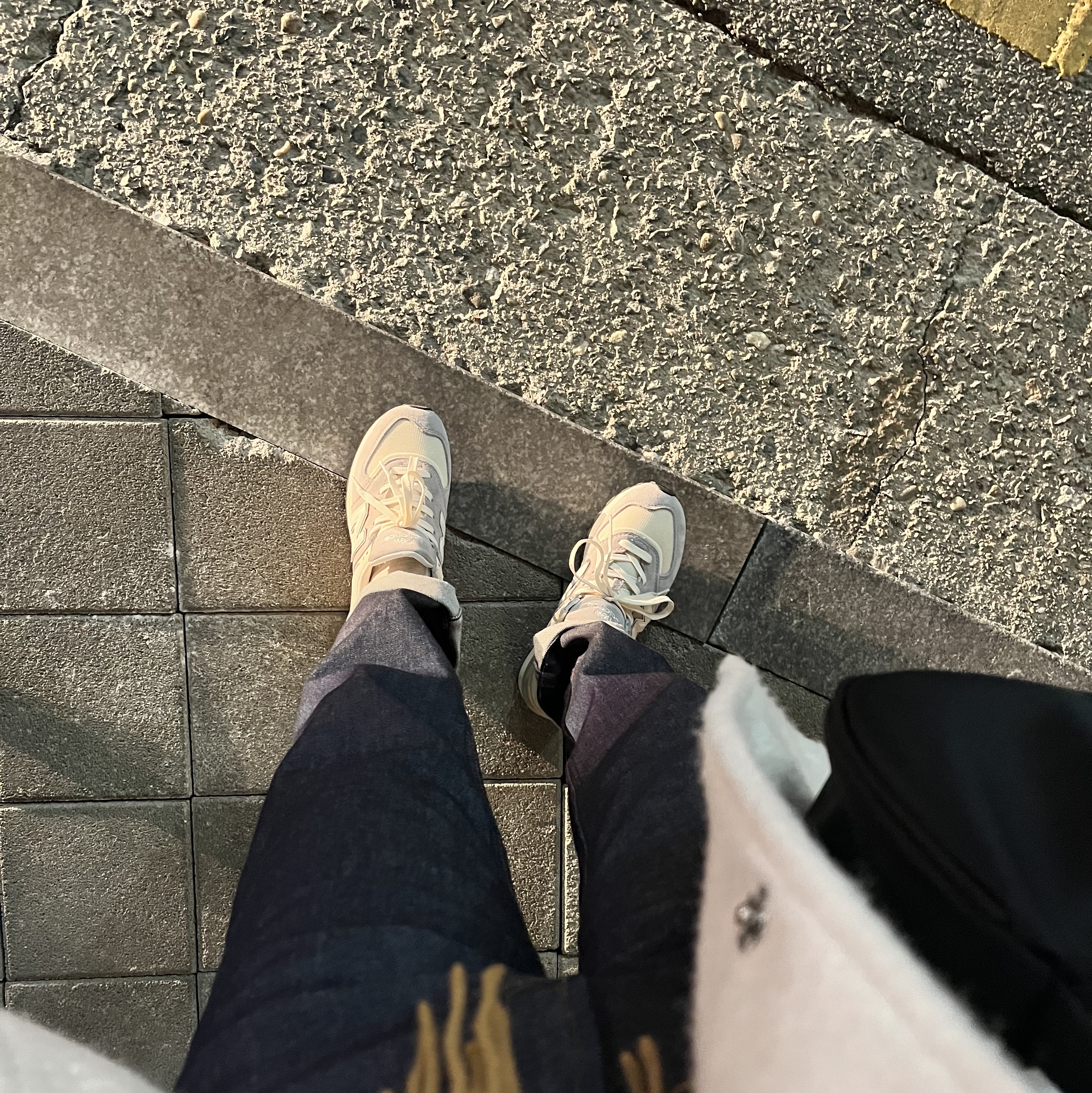 New Balance 574 Legacy Team Away Grey 착용 스타일 - 2
