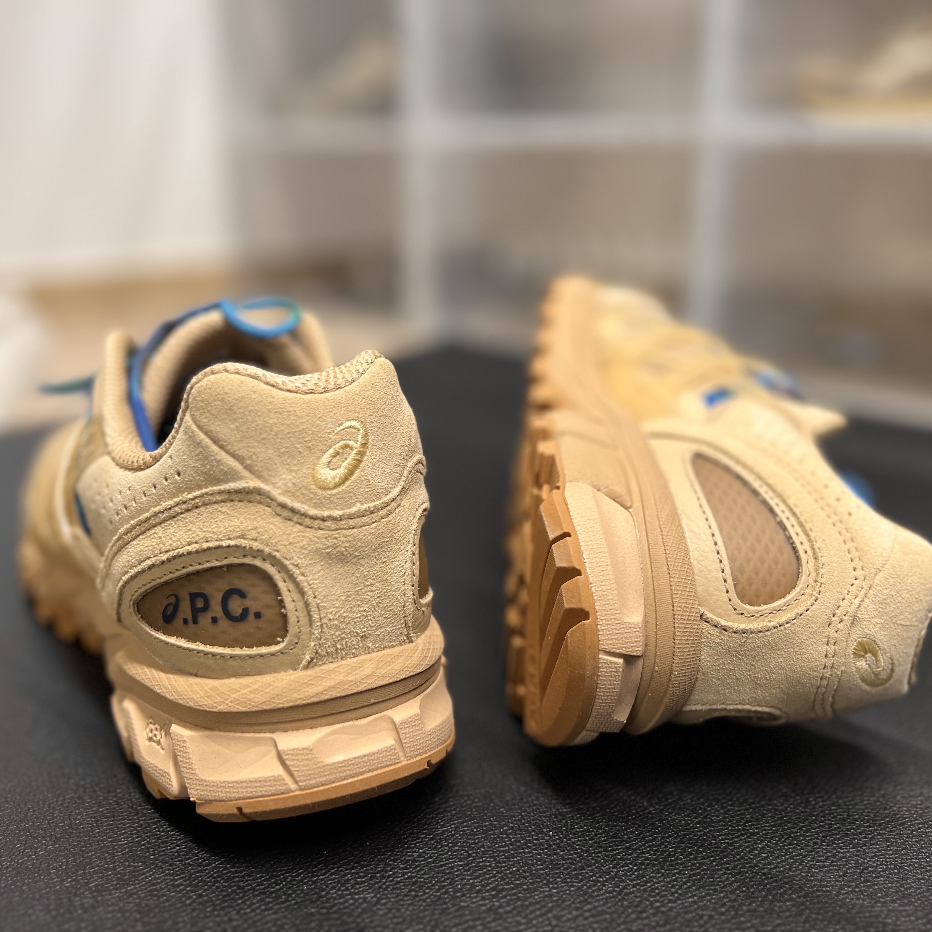 Asics x A.P.C. Gel-Sonoma 15-50 Beige 착용 스타일 - 2