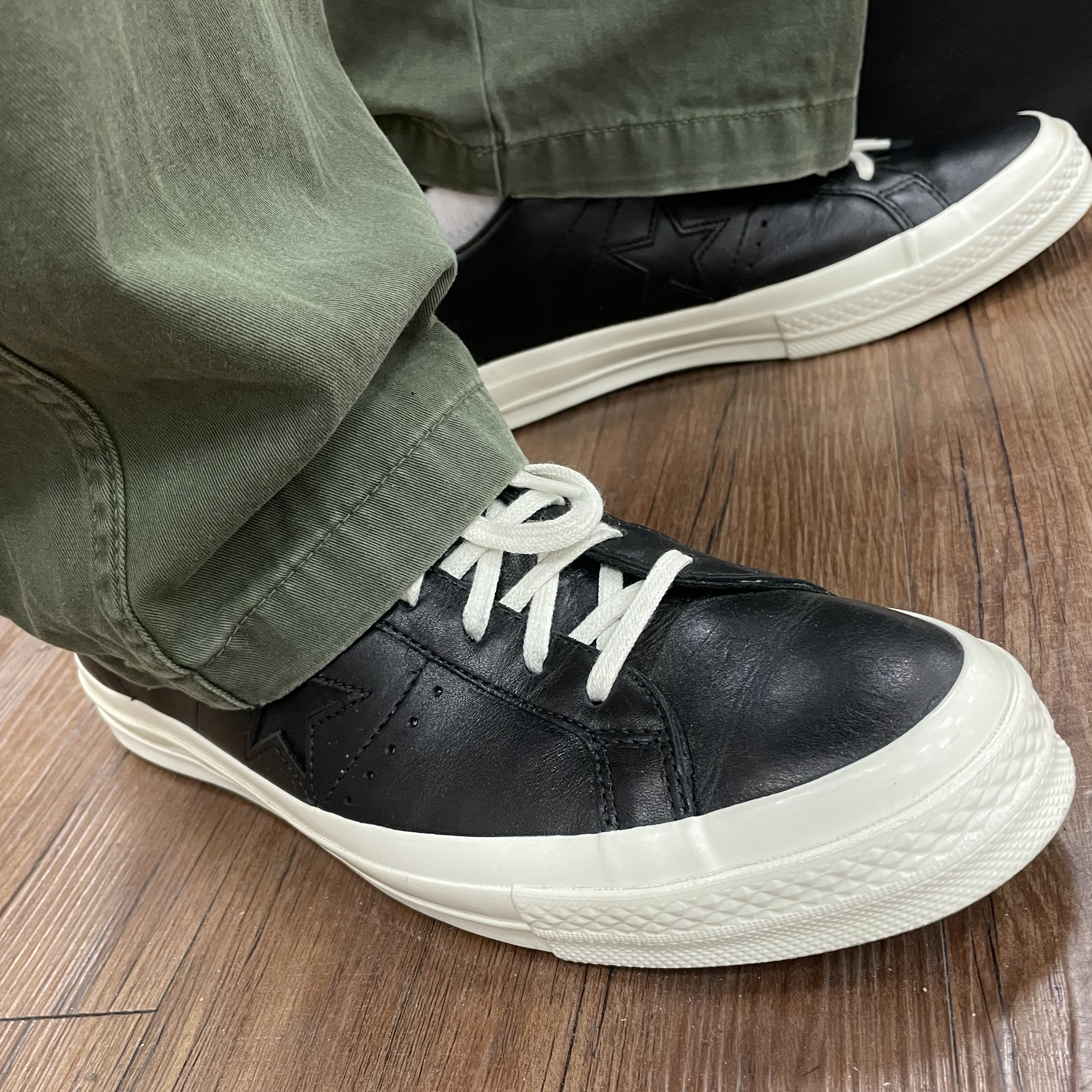 Converse One Star Ox Leather Black 착용 스타일 - 1