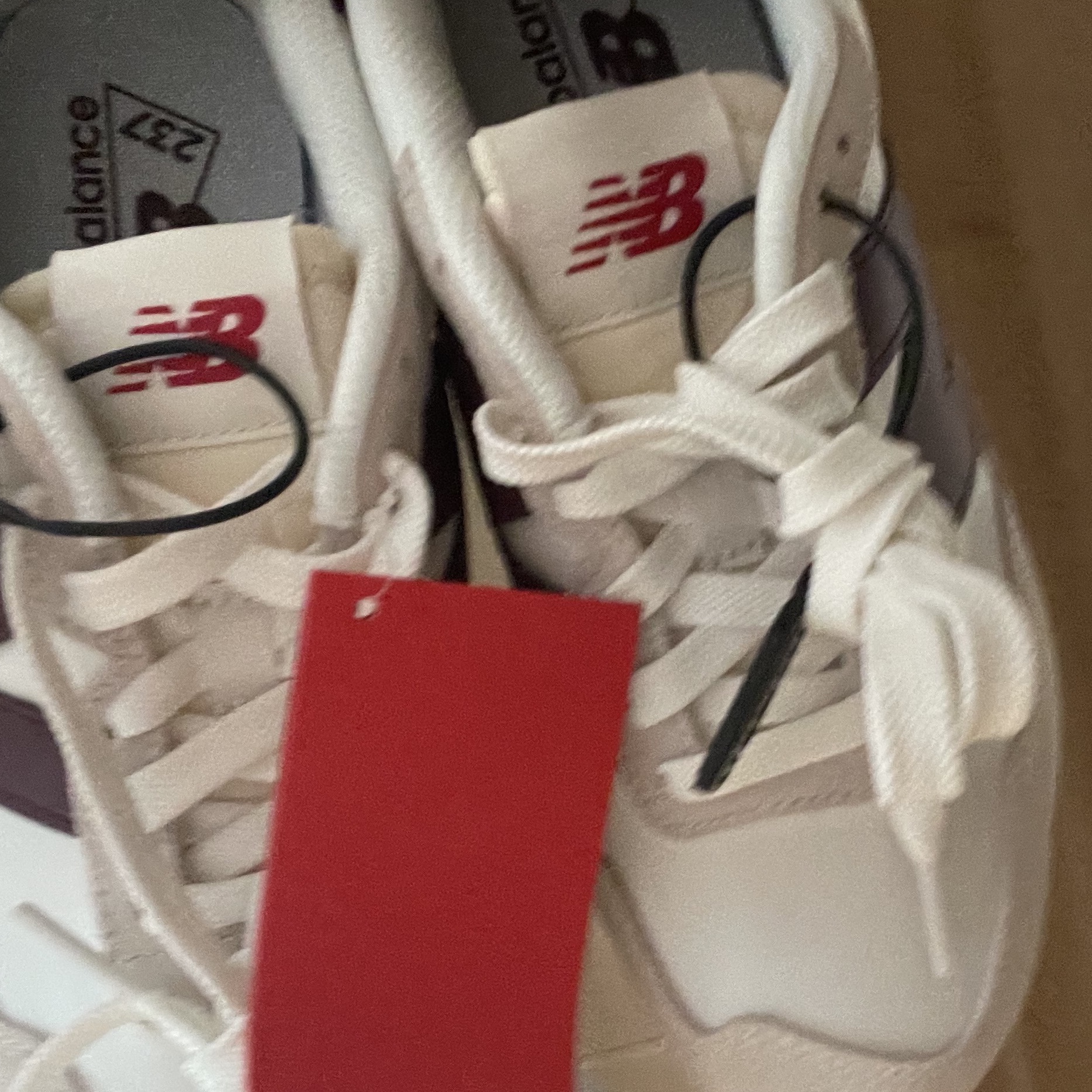 New Balance 237 Moonbeam Classic Burgundy 착용 스타일