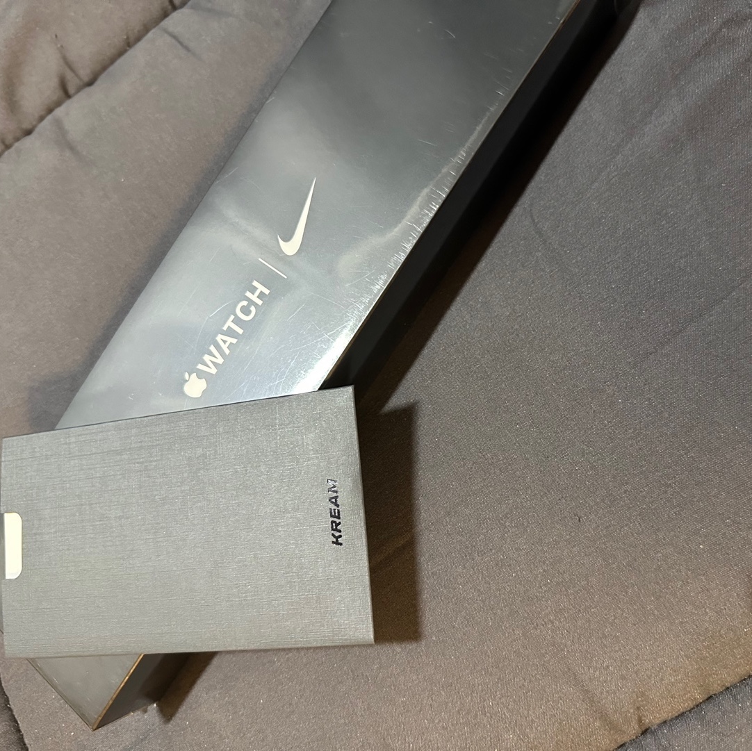 Apple Watch Nike SE 40mm Cellular Space Gray Aluminum Case Nike Sport Band USB C Anthracite Black (Korean Ver.) 착용 스타일