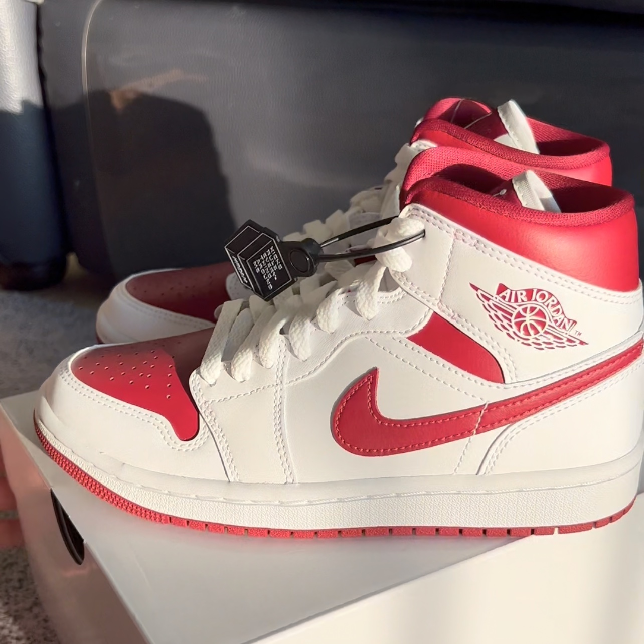 (W) Jordan 1 Mid Championship Red 착용 스타일