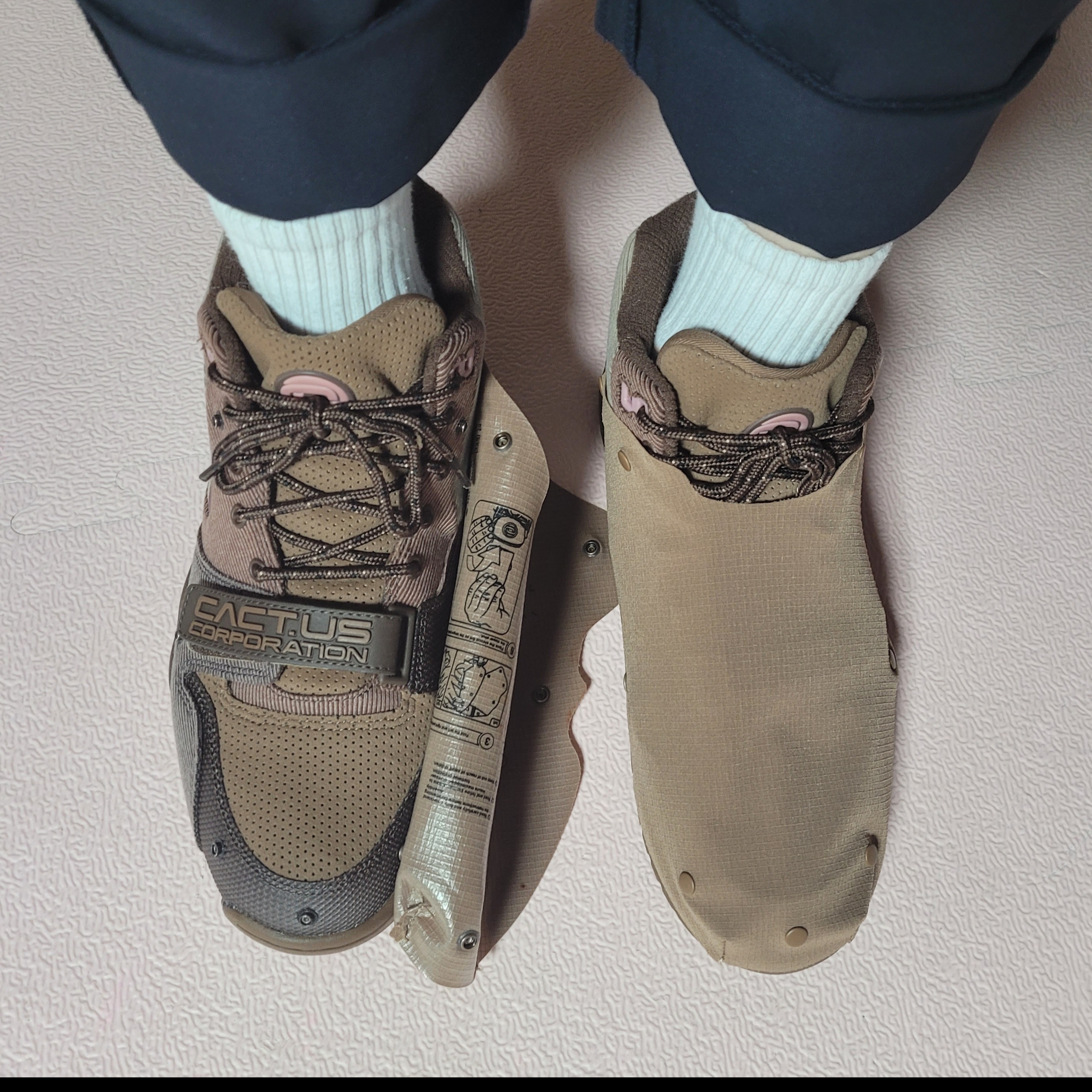 Nike x Travis Scott Air Trainer 1 Archaeo Brown and Rust Pink 착용 스타일