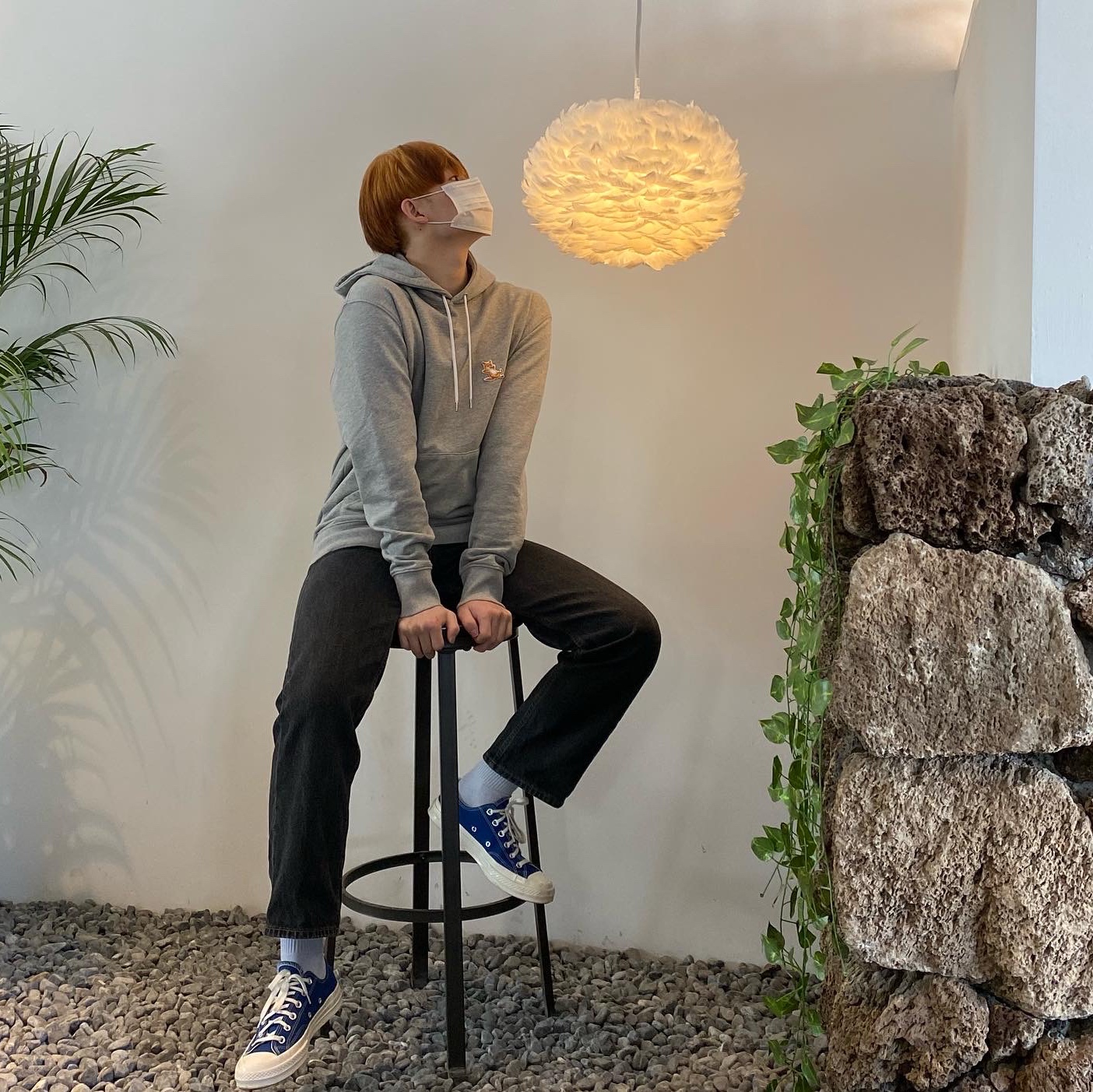 Maison Kitsune Chillax Fox Patch Classic Hoodie Grey Melange, Converse x Play Comme des Garcons Chuck 70 Ox Blue Quartz 착용 스타일