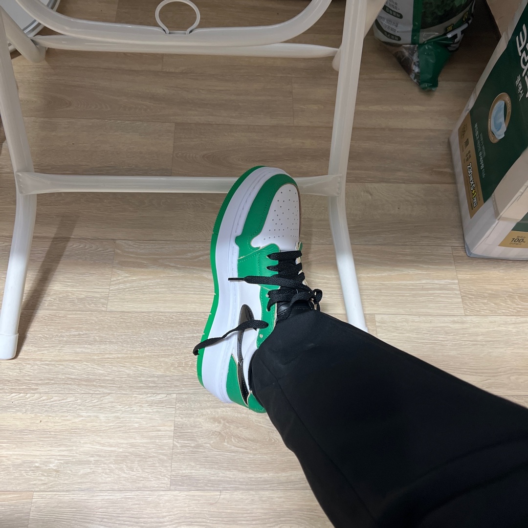 (W) Jordan 1 Elevate Low SE Lucky Green 착용 스타일 - 2