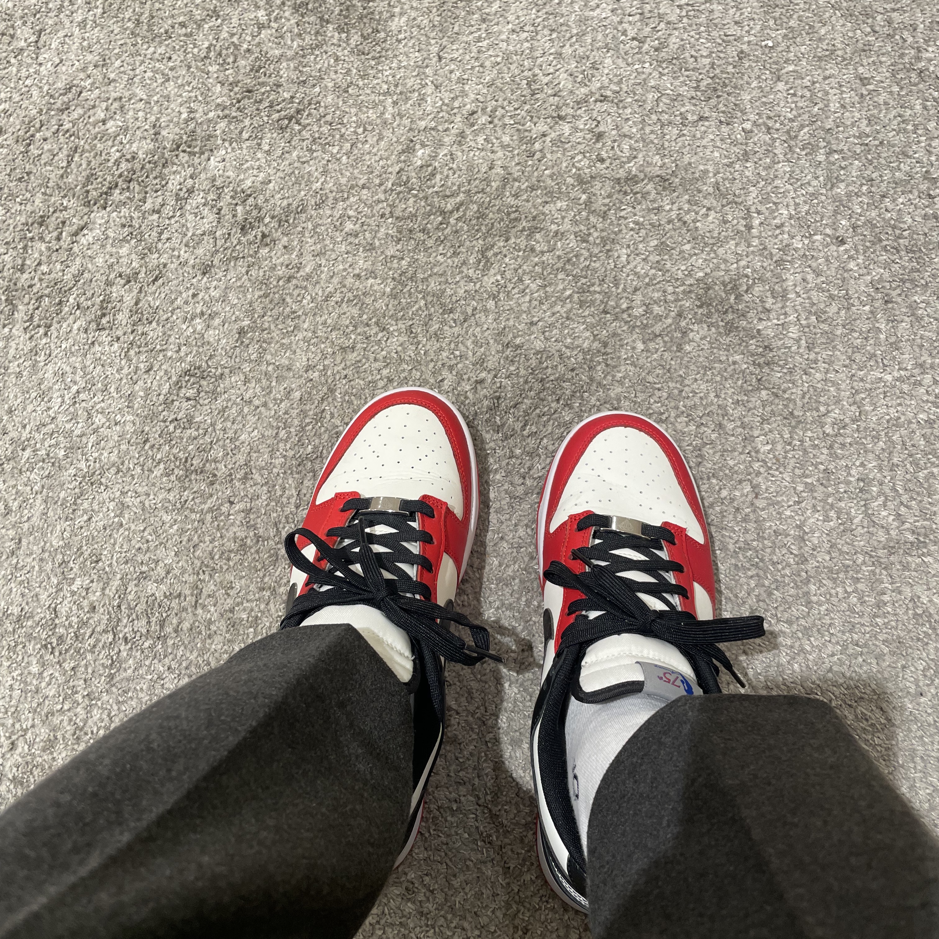 Nike x NBA Dunk Low Retro EMB Black and Chile Red 착용 스타일