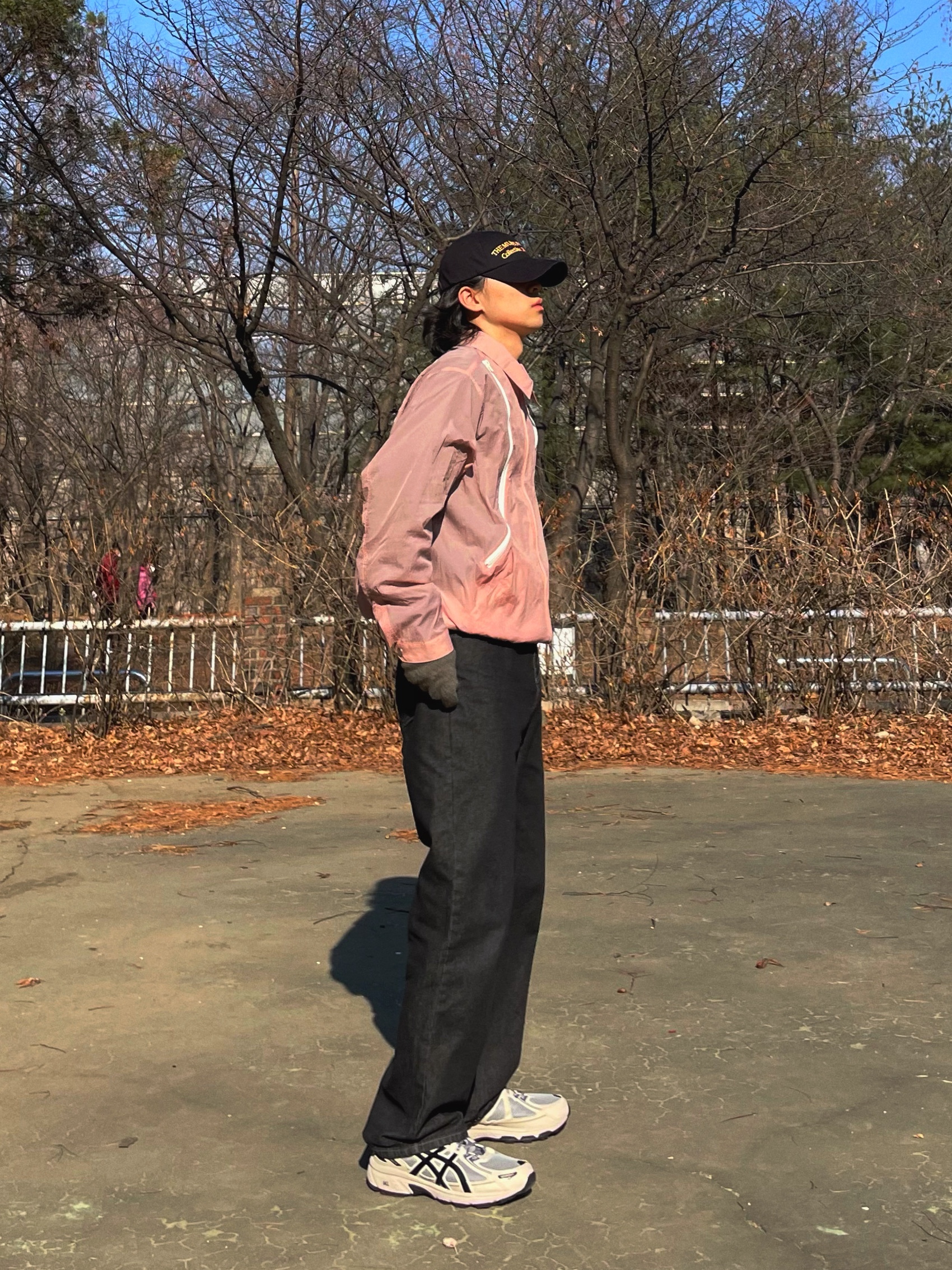 The Museum Visitor Art Love Curved Zipper Windbreaker Pink, Asics Gel-Venture 6 Feather Grey Black 착용 스타일 - 2