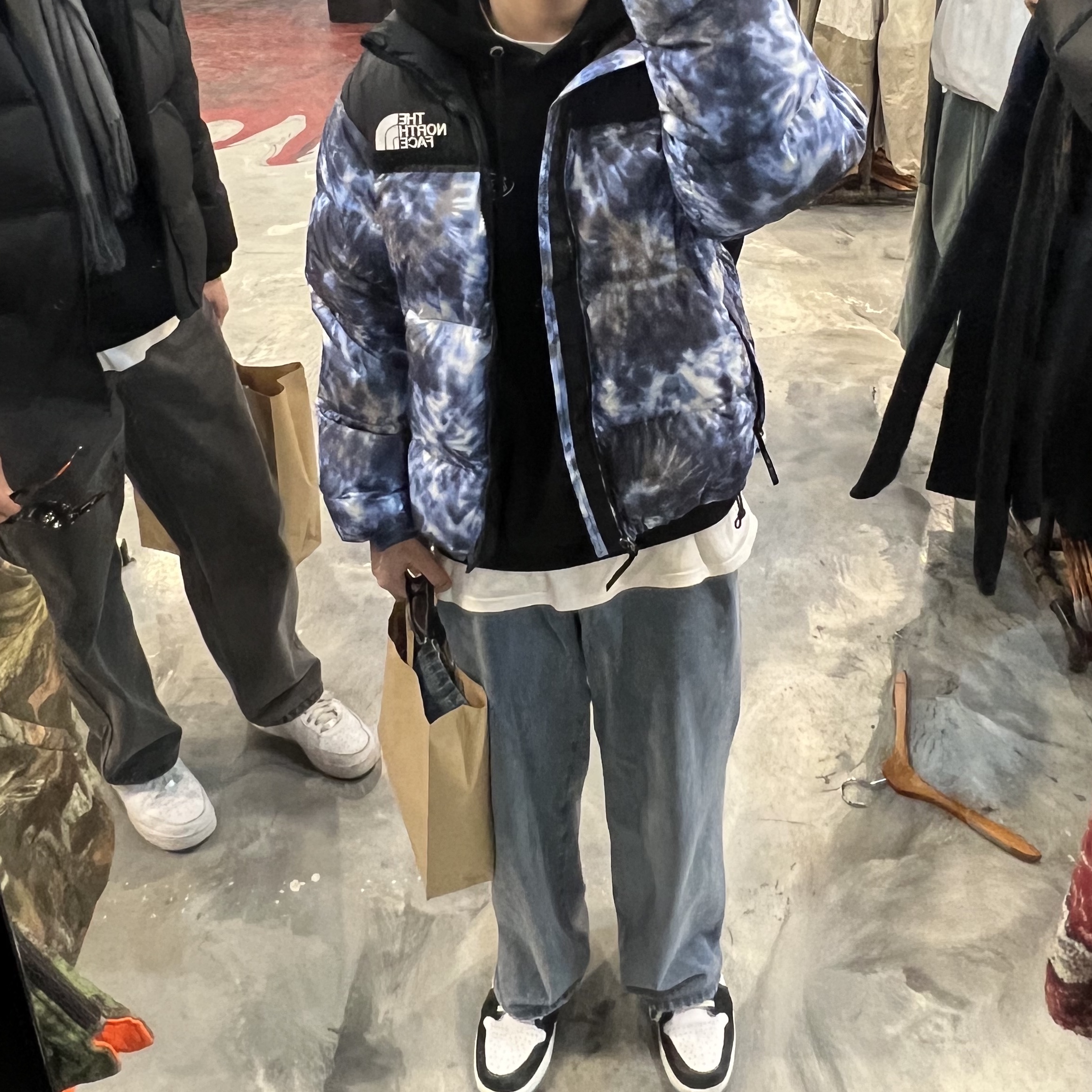 The North Face 1996 Novelty Nuptse Jacket Ink Blue, Jordan 1 Retro Low OG Black and Dark Powder Blue 착용 스타일