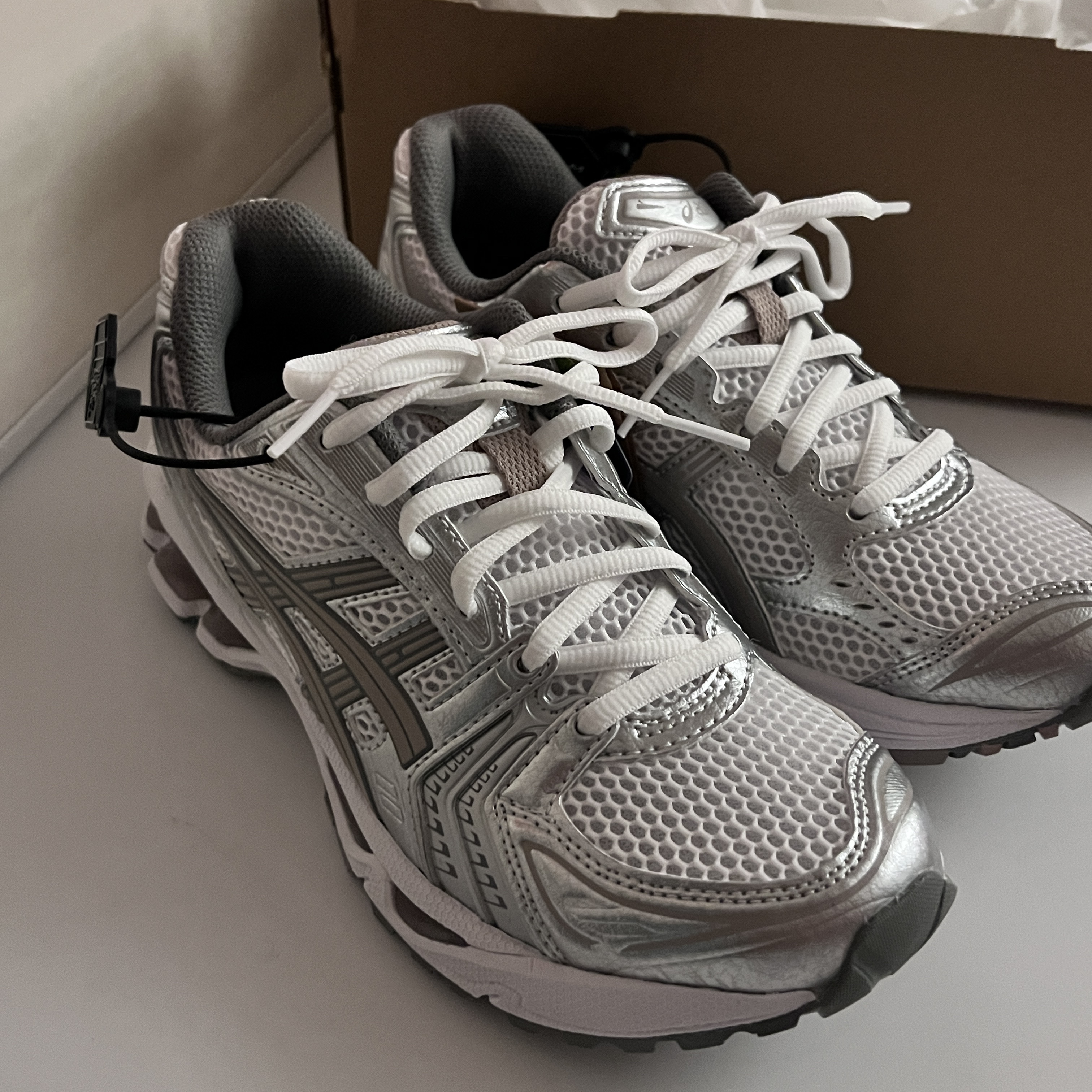(W) Asics Gel-Kayano 14 White Moonrock 착용 스타일