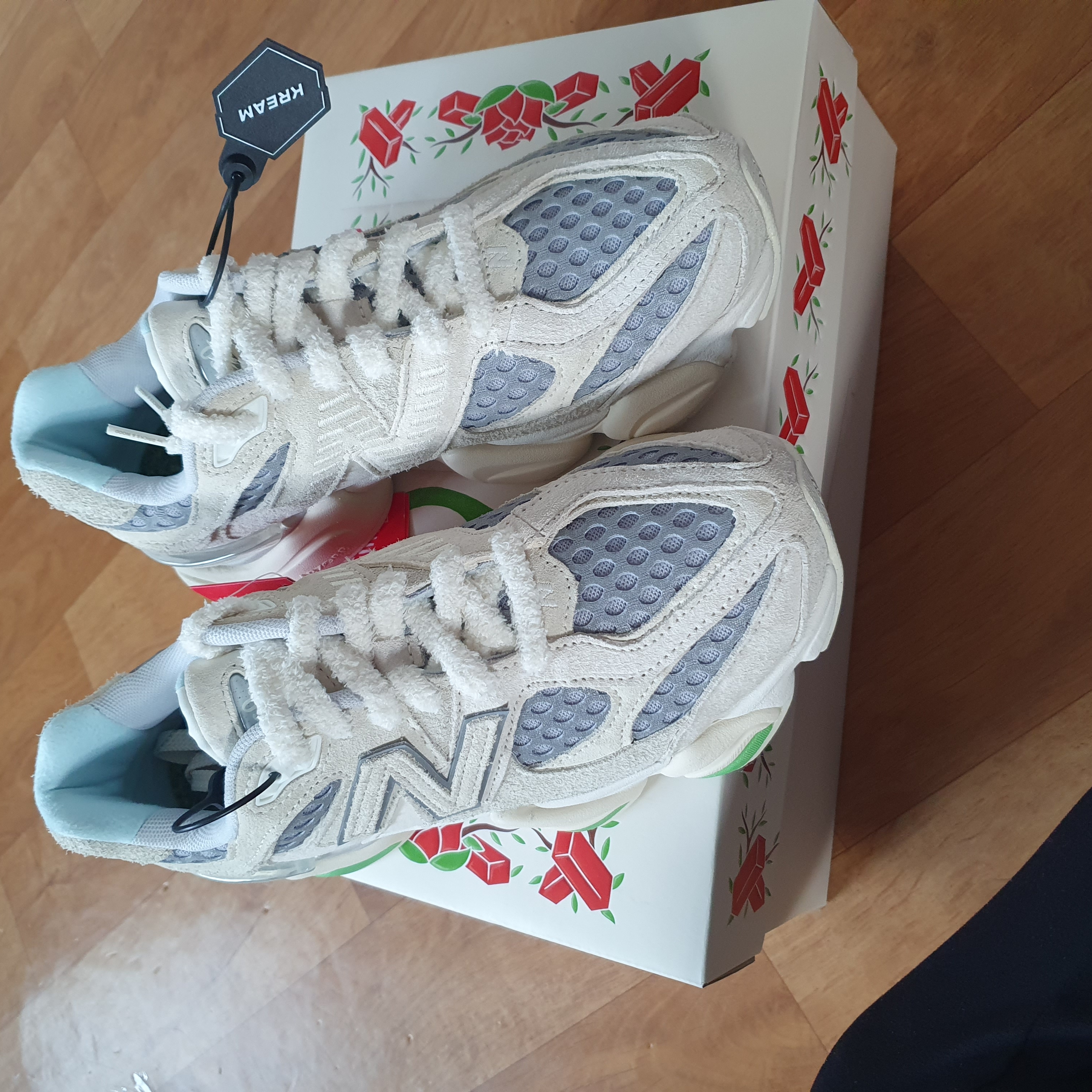 New Balance x Bricks & Wood 9060 Angora Rain Cloud 착용 스타일 - 2