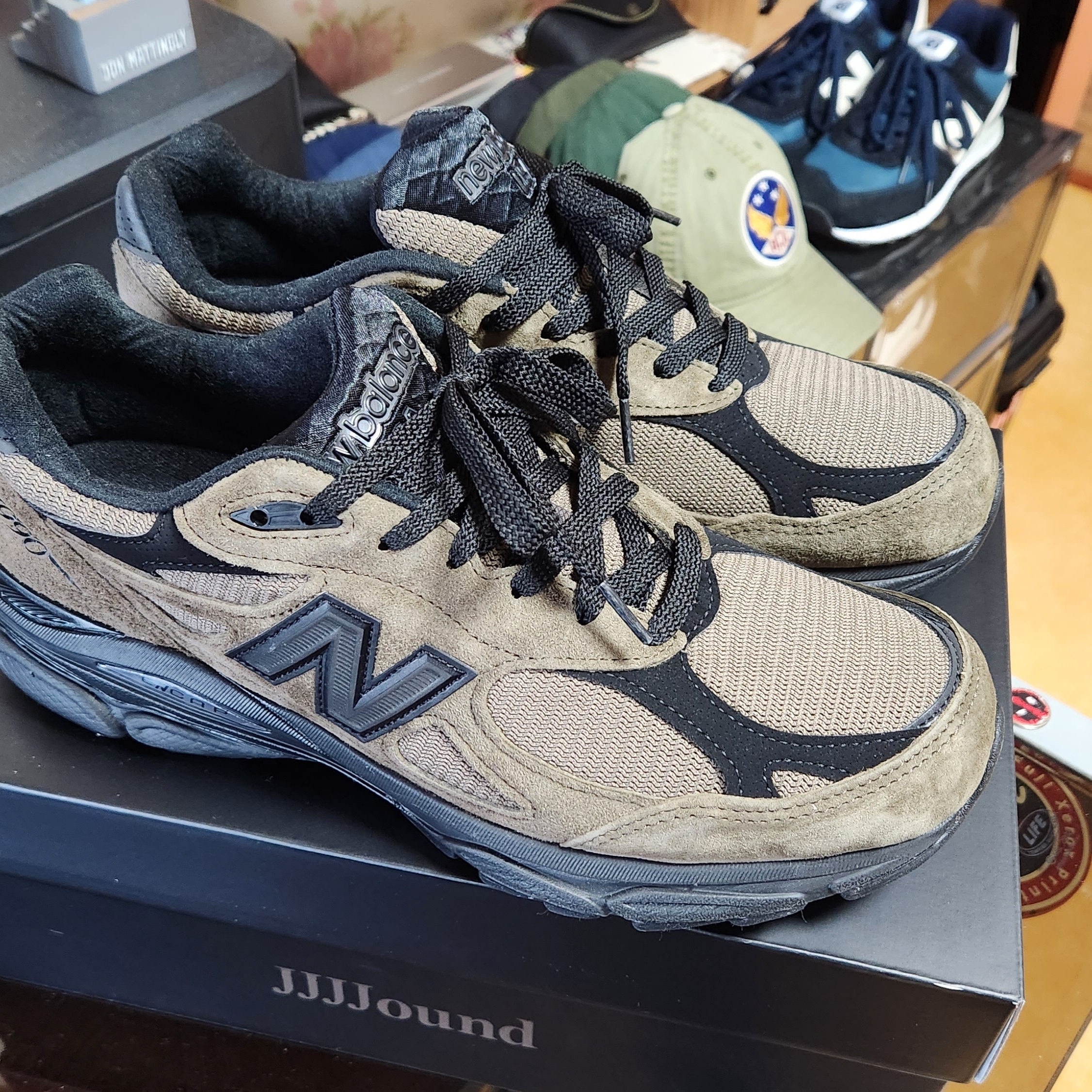 New Balance x JJJJound 990v3 Brown Black 착용 스타일 - 1