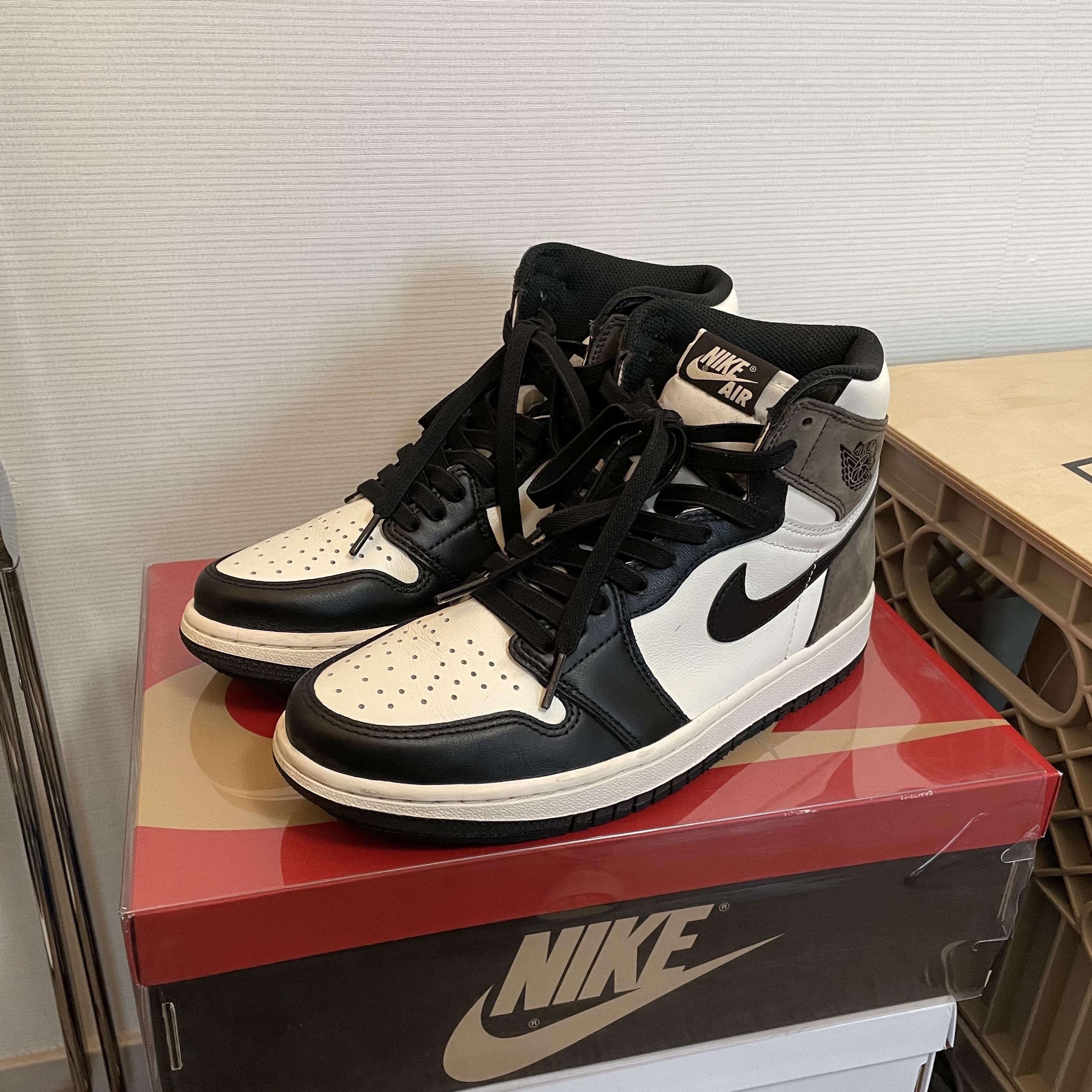 Jordan 1 Retro High OG Black Mocha 착용 스타일 - 1