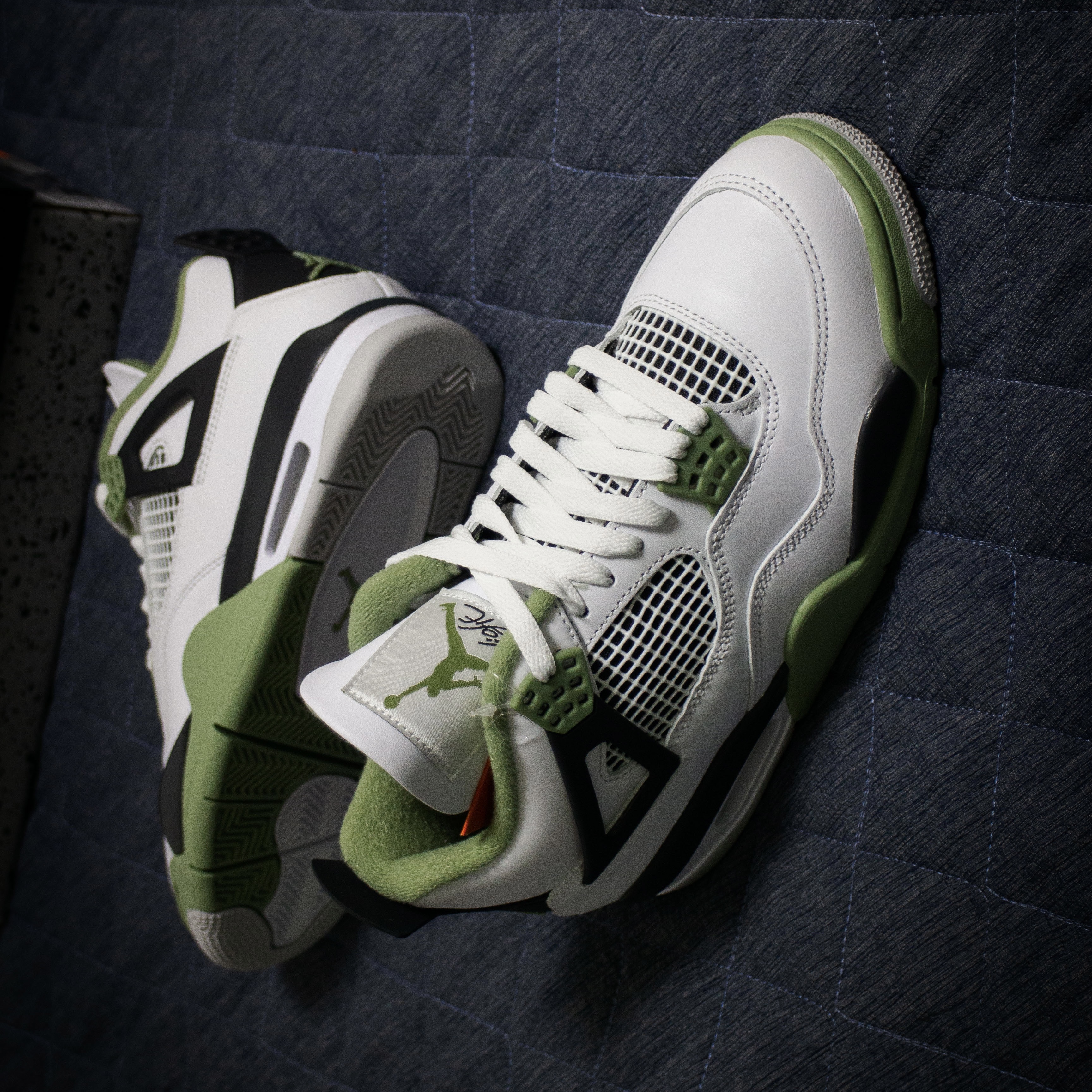 (W) Jordan 4 Retro Oil Green 착용 스타일 - 2