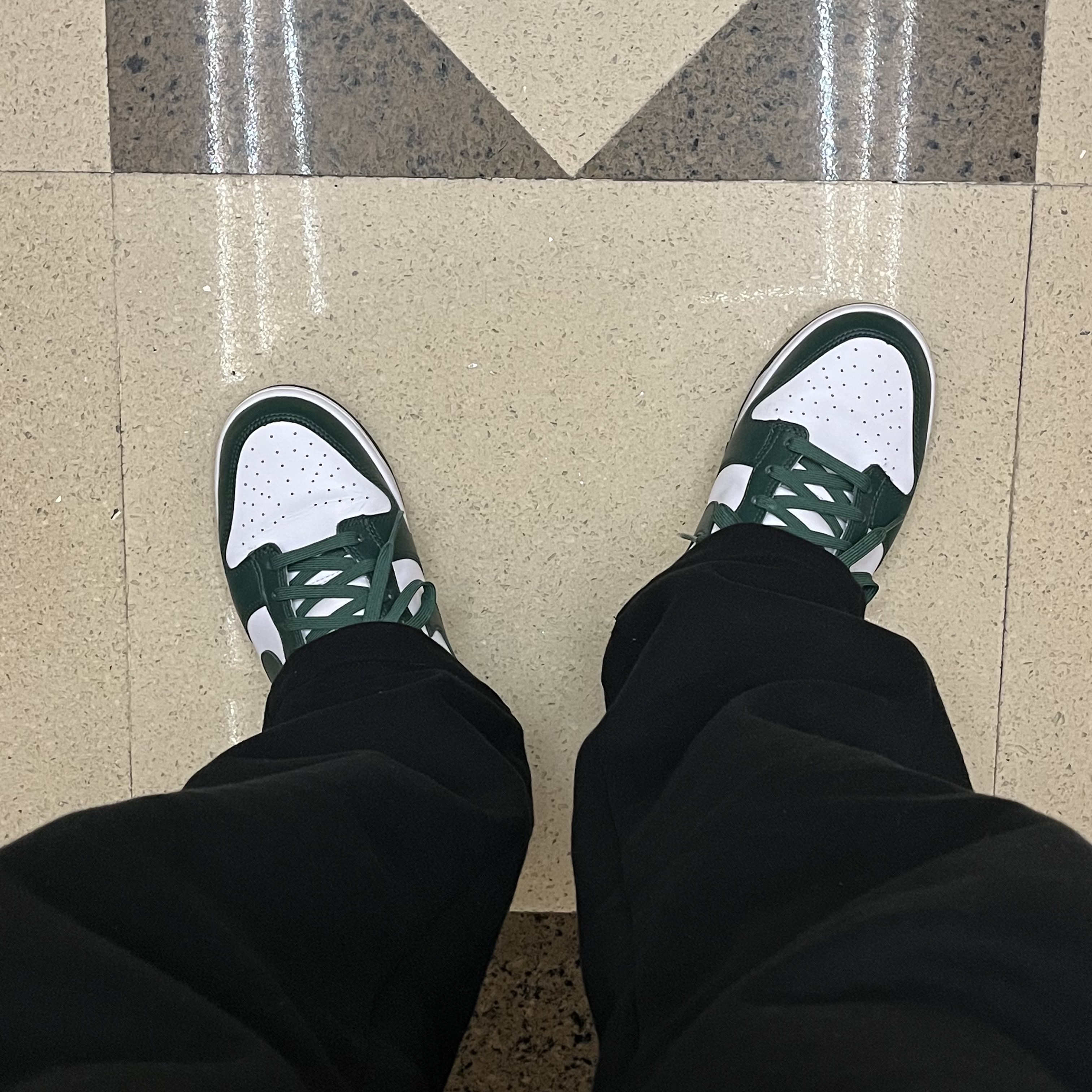 Nike Dunk Low Retro Varsity Green 착용 스타일