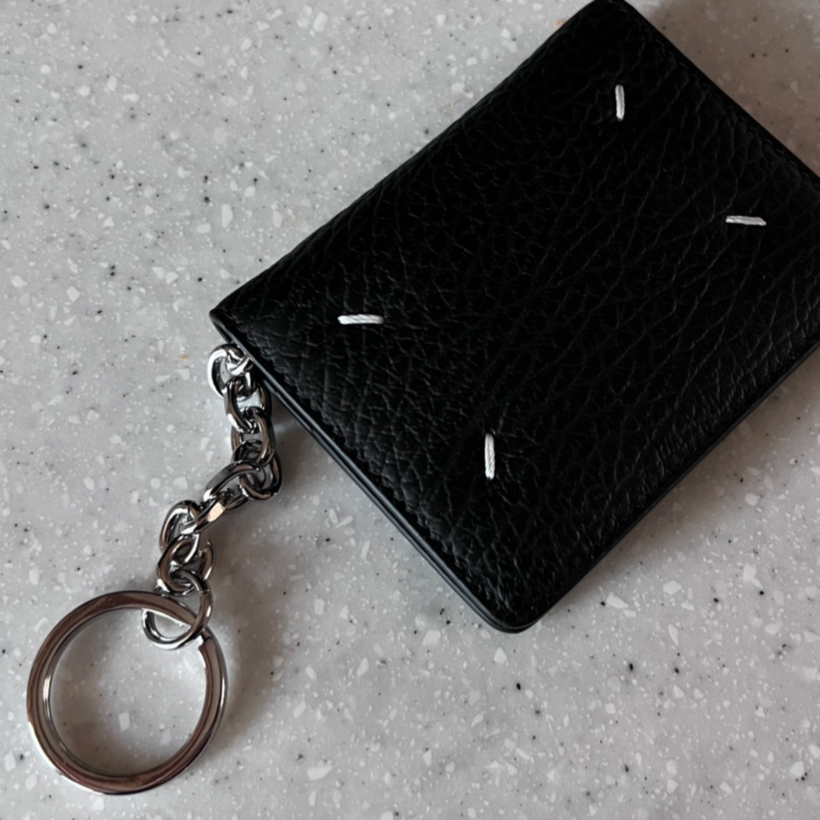 Maison Margiela Keyring Wallet Black 착용 스타일