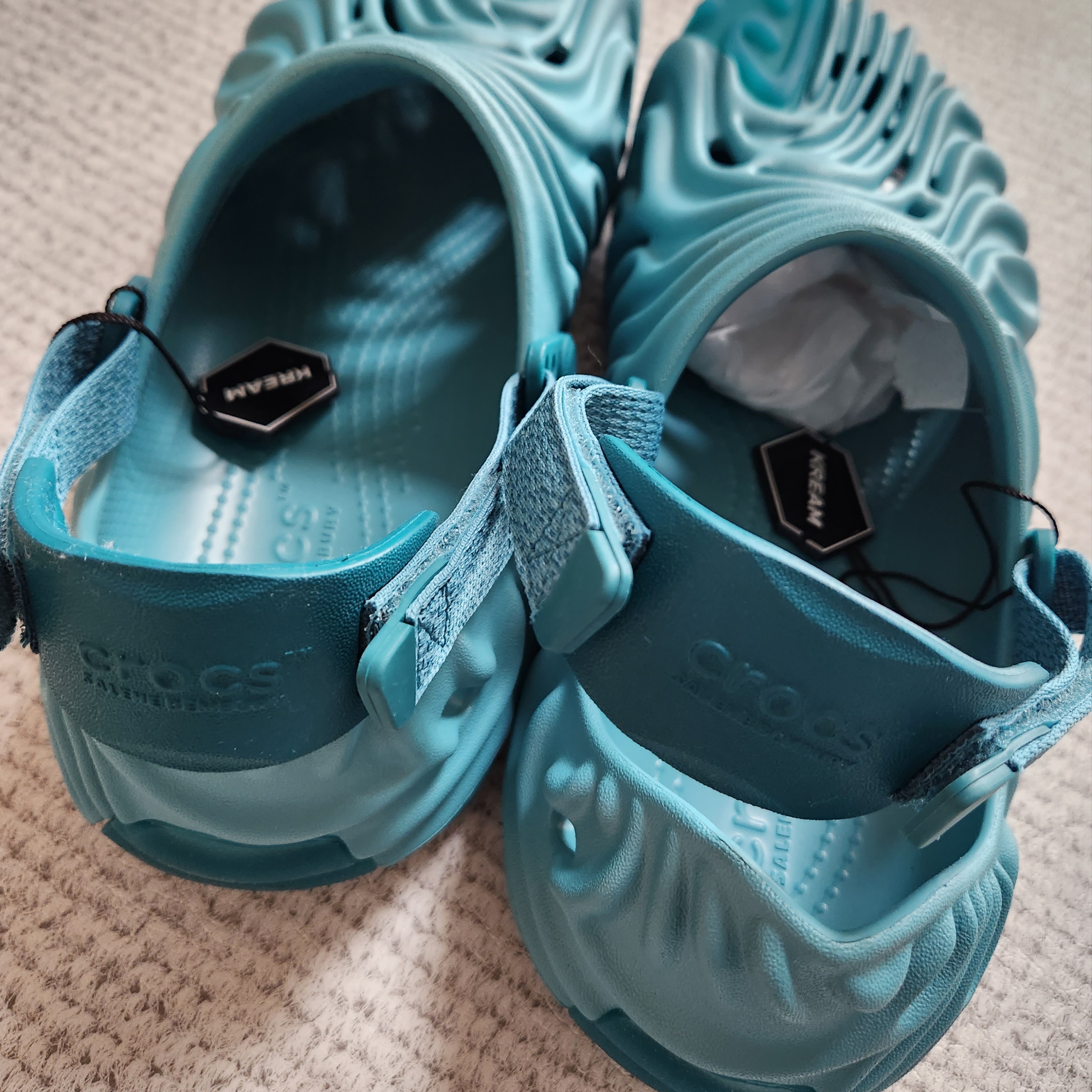 Crocs x Salehe Bembury Pollex Clog Tide 착용 스타일 - 3