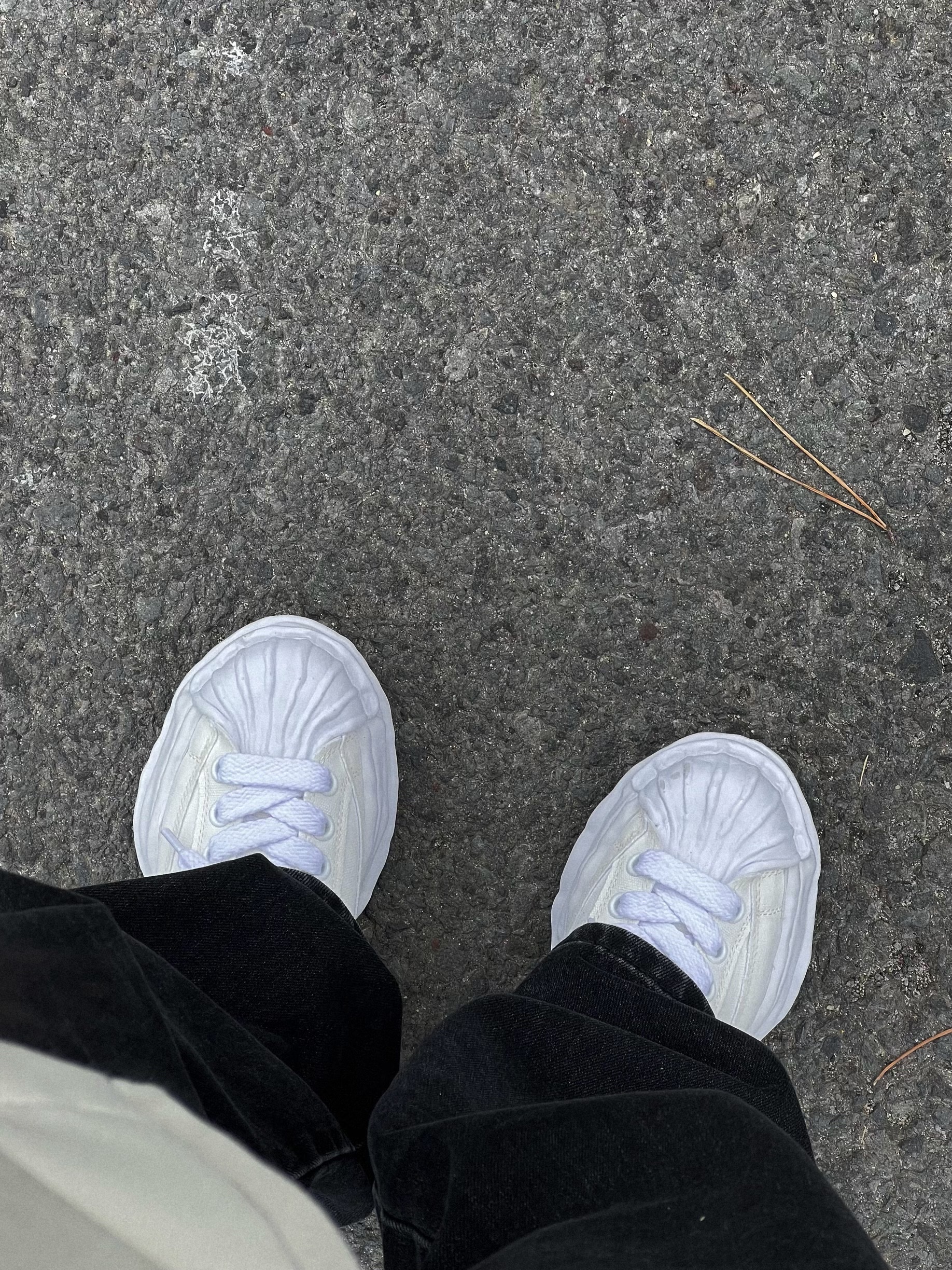 Maison Mihara Yasuhiro Blakey OG Sole Canvas Low-top Sneakers White 착용 스타일 - 2