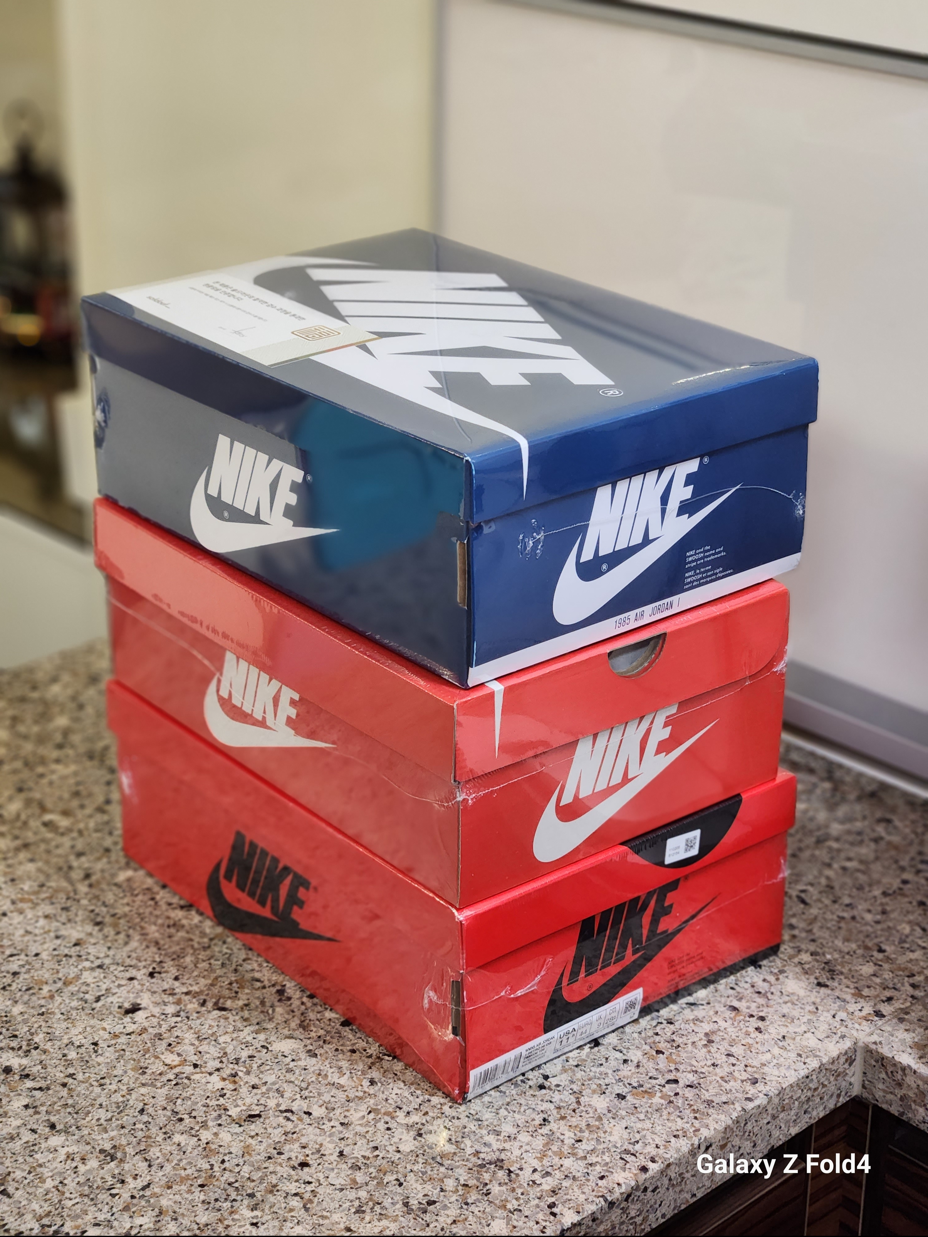 Jordan 1 Retro High OG True Blue, Nike Dunk Low Retro SE Barber Shop Grey 착용 스타일 - 5