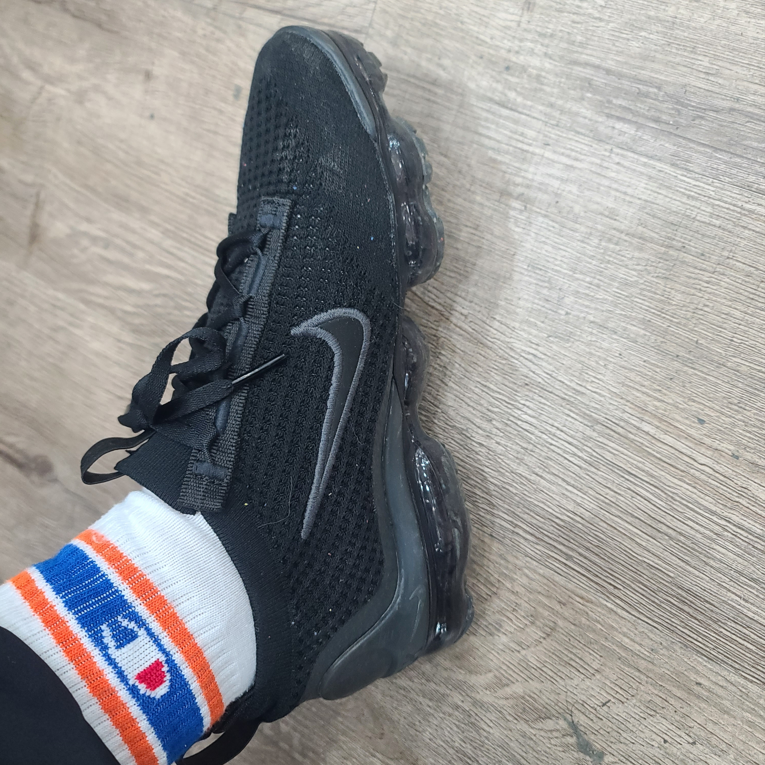 Nike Air VaporMax 2021 Flyknit Triple Black 착용 스타일