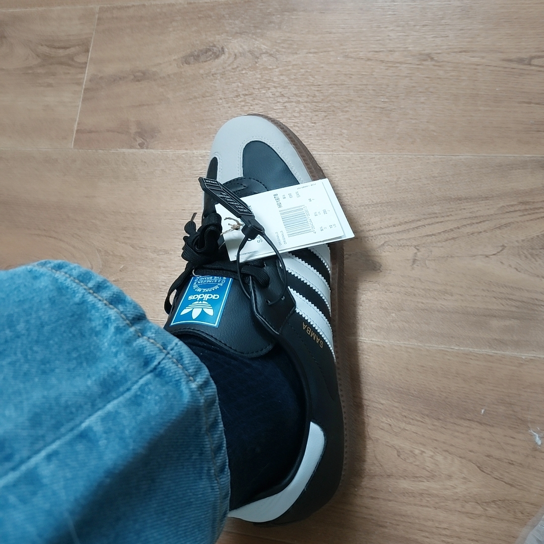 Adidas Samba Vegan Black White 착용 스타일 - 3