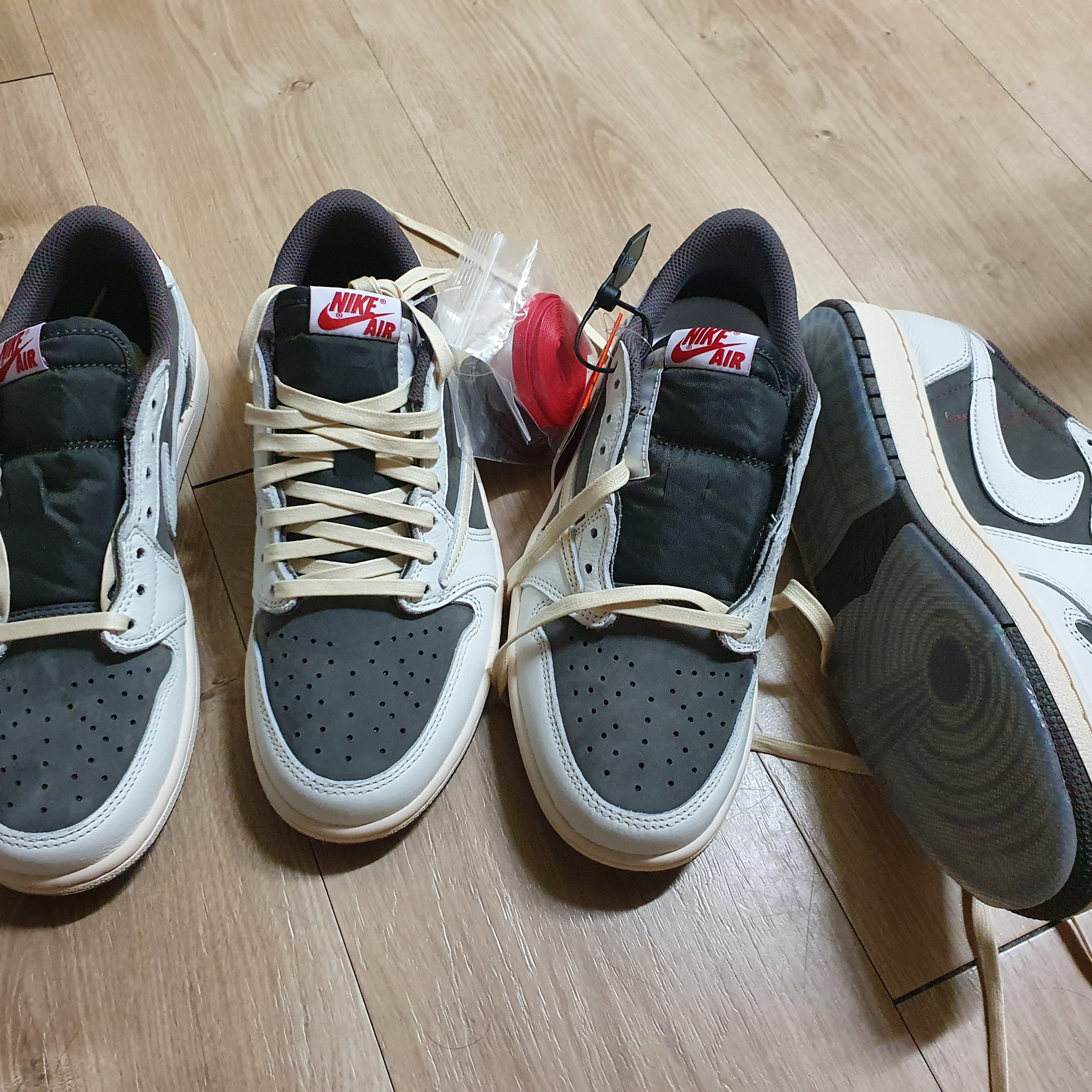 Jordan 1 x Travis Scott Retro Low OG SP Sail and Ridgerock 착용 스타일