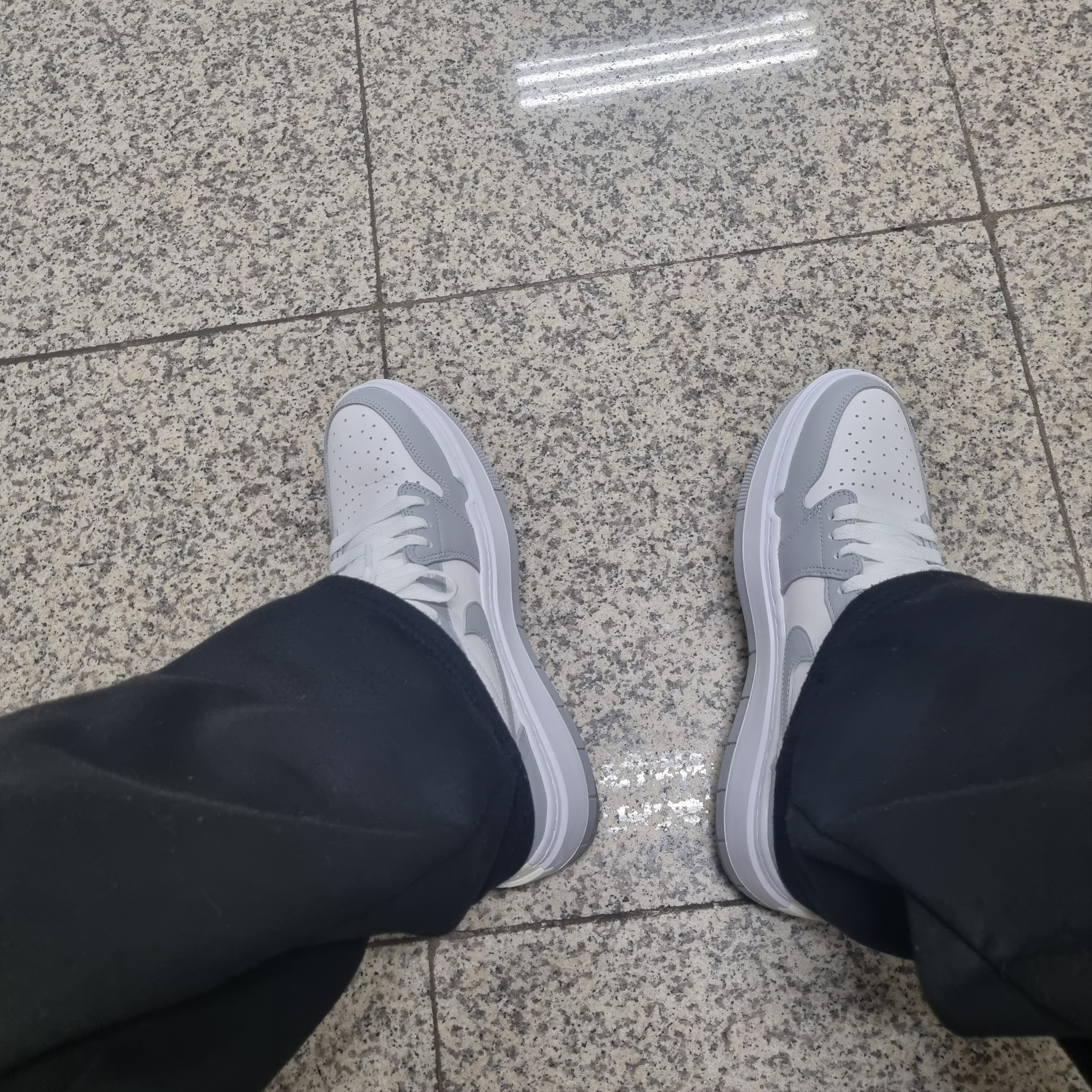 (W) Jordan 1 Elevate Low White and Wolf Grey 착용 스타일