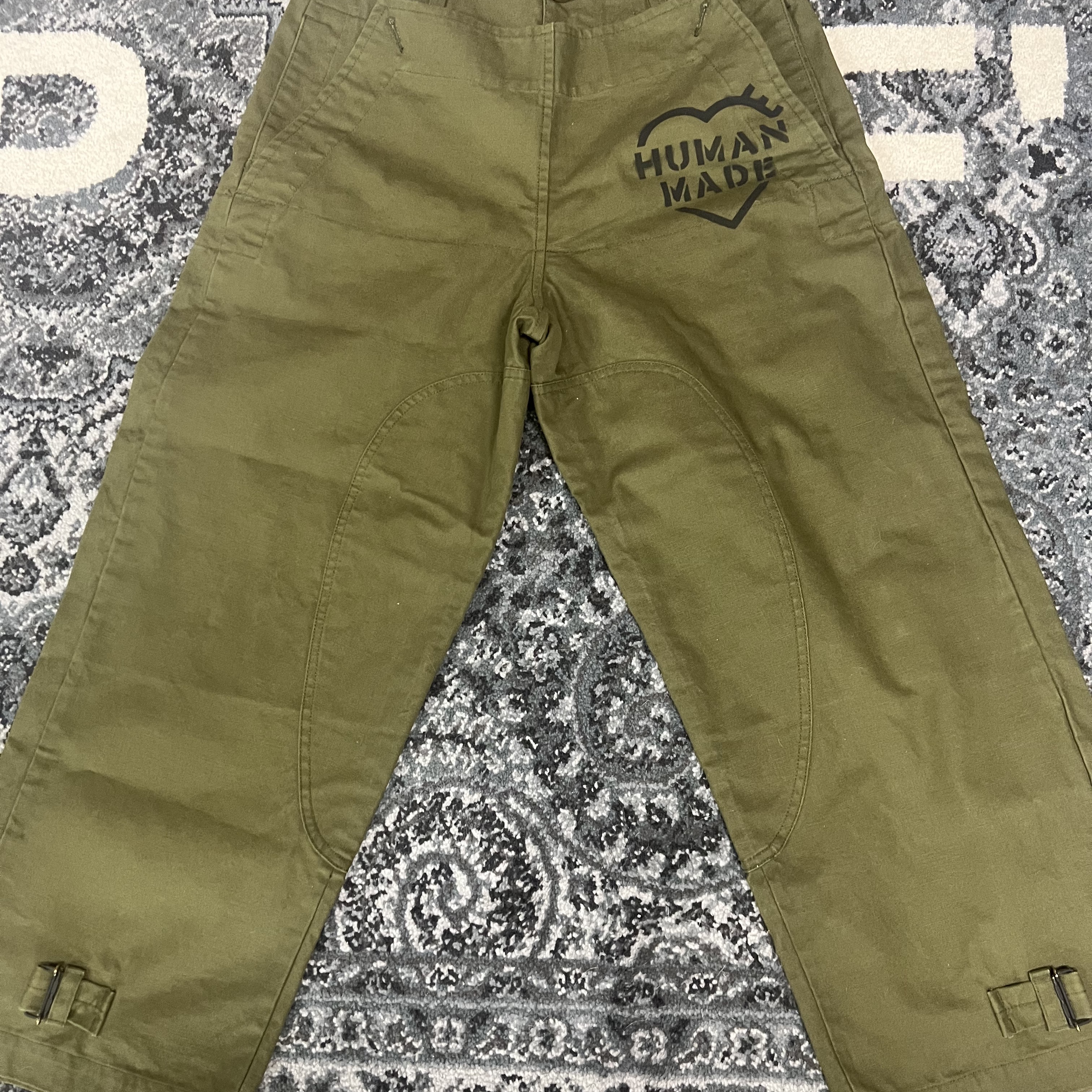 Human Made Military Motorcycle Pants Olive Drab 착용 스타일 - 1