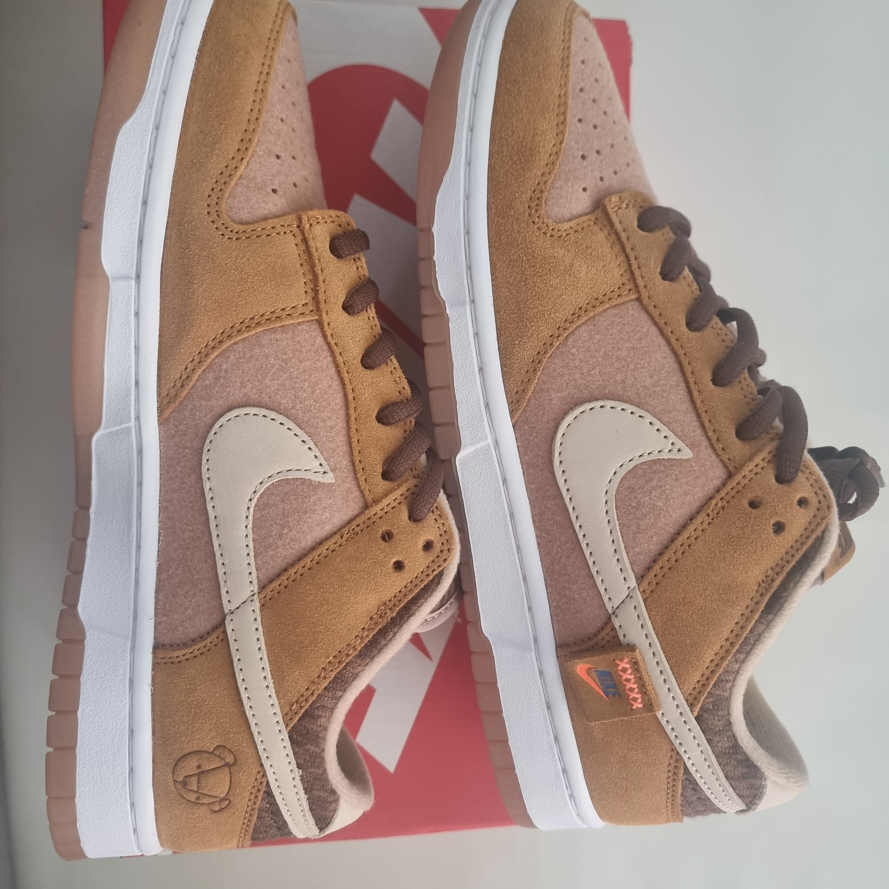 Nike Dunk Low SE Praline Desert Ochre 착용 스타일 - 2