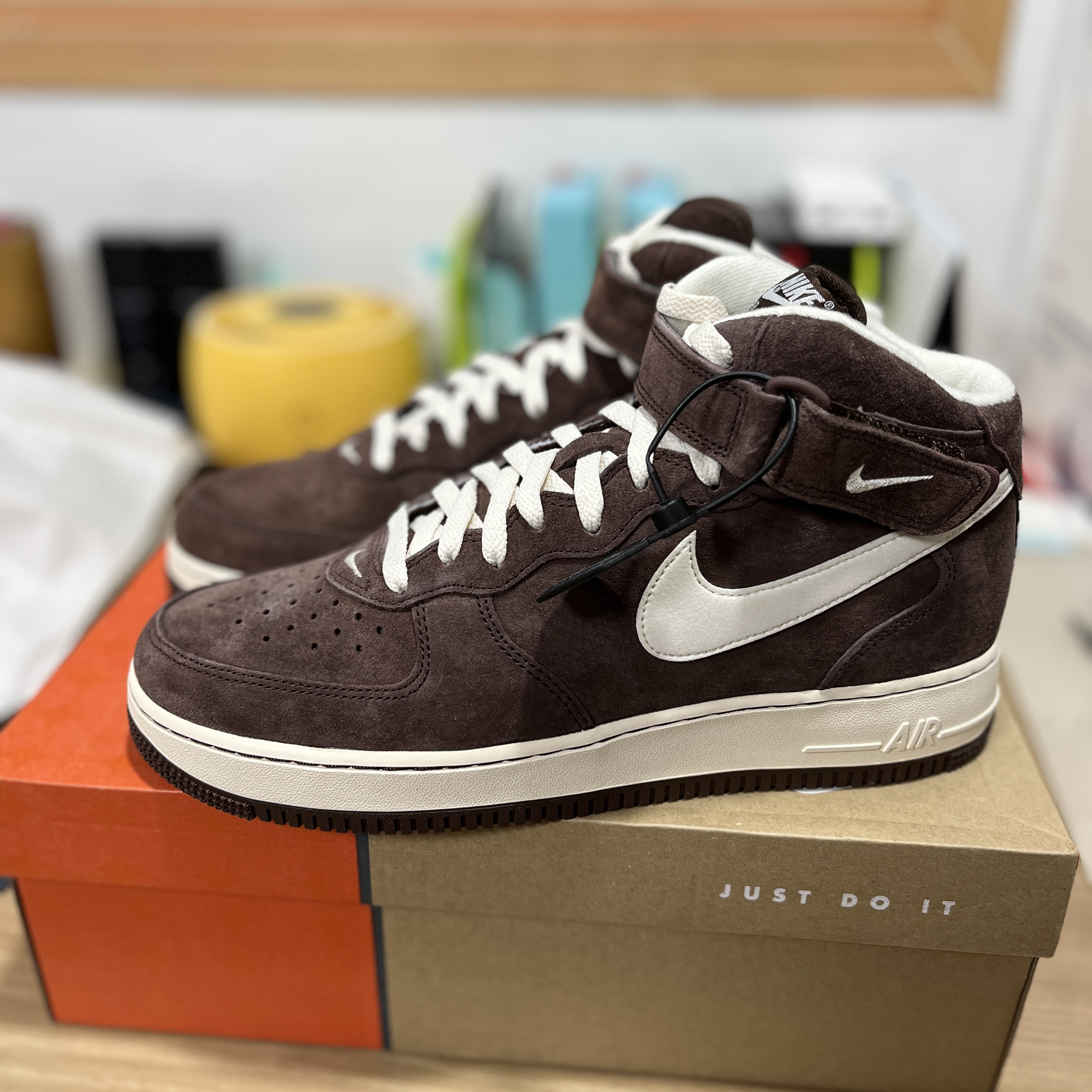 Nike Air Force 1 Mid '07 QS Chocolate 착용 스타일 - 4