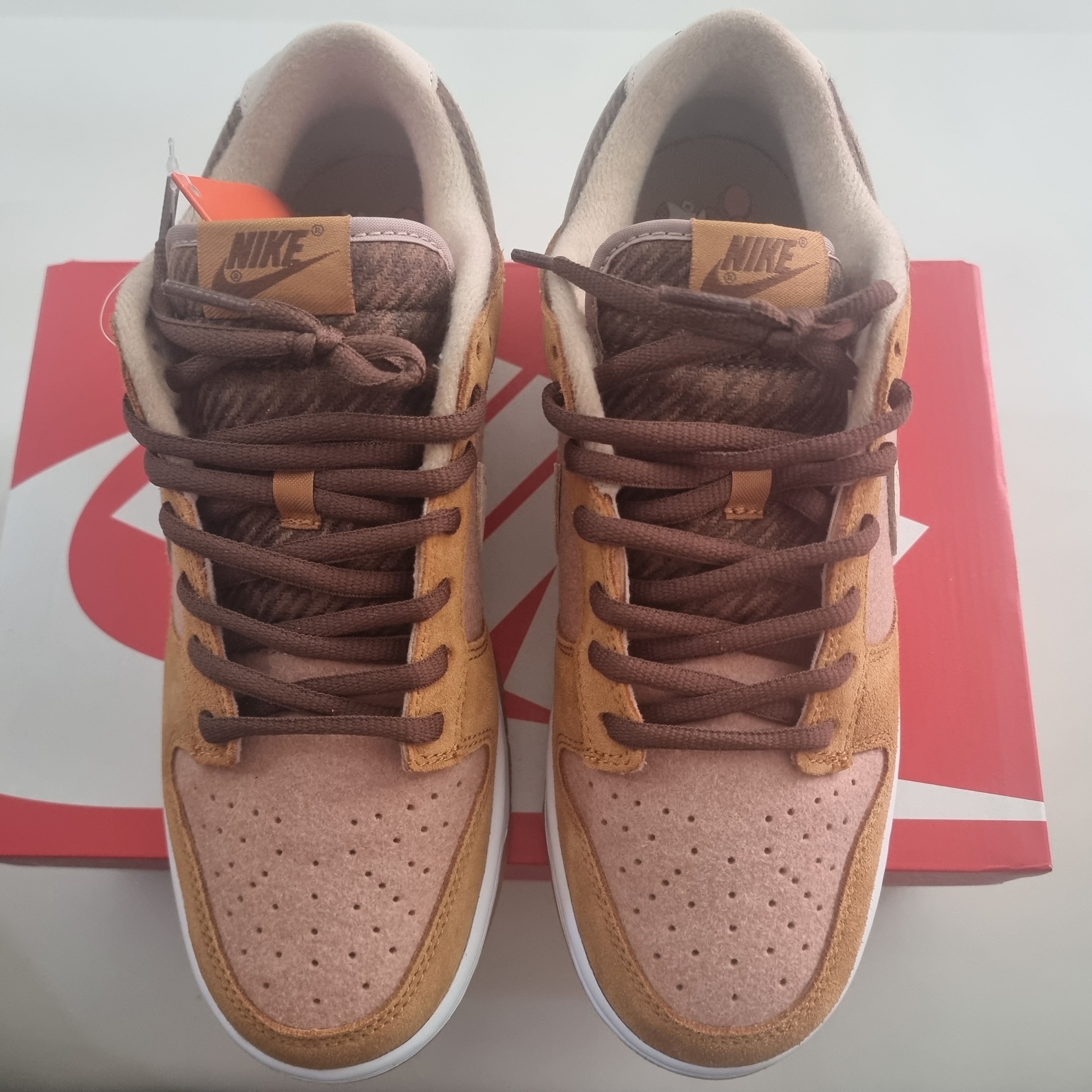 Nike Dunk Low SE Praline Desert Ochre 착용 스타일 - 3