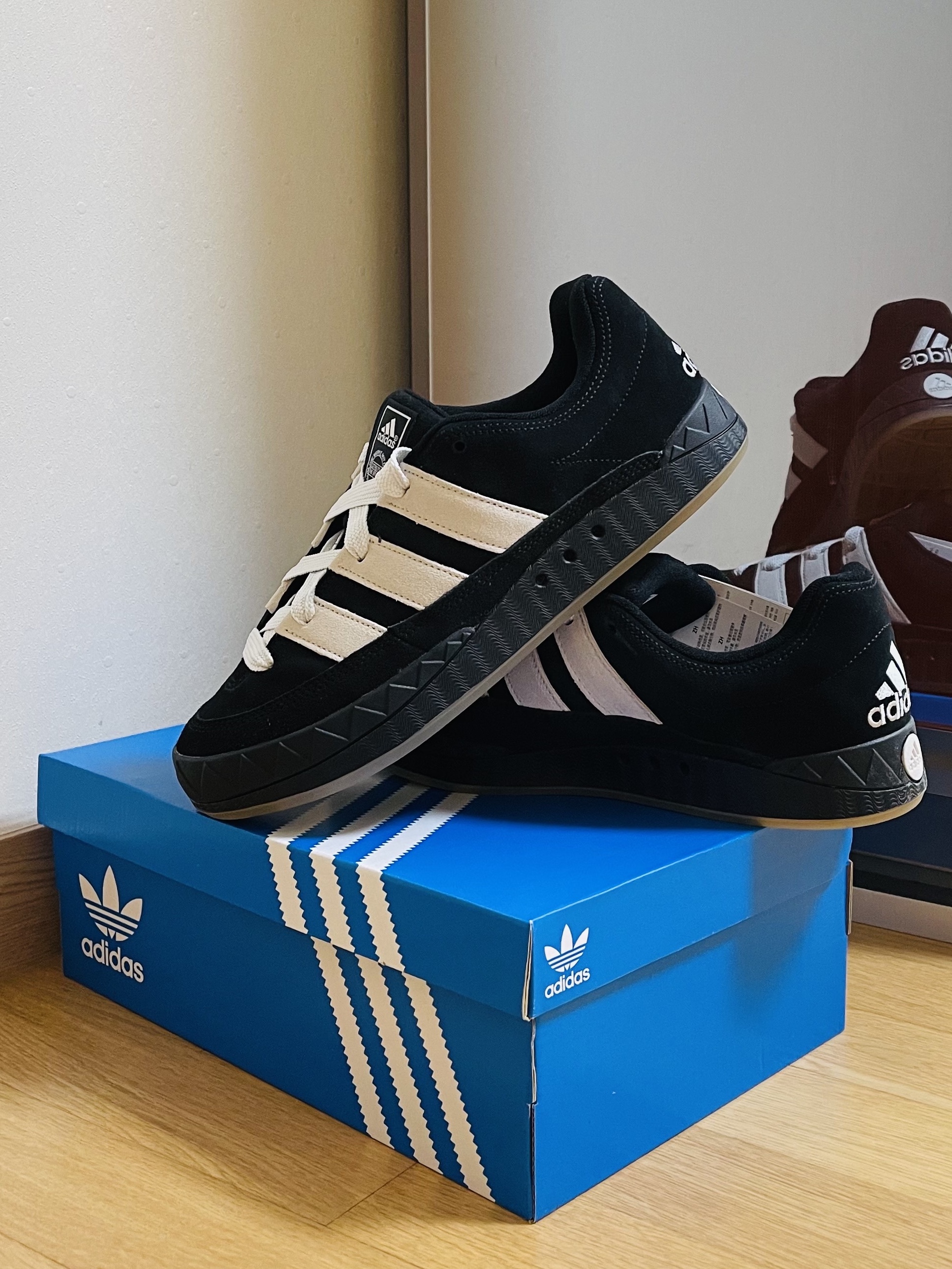 Adidas Adimatic Core Black Crystal White 착용 스타일
